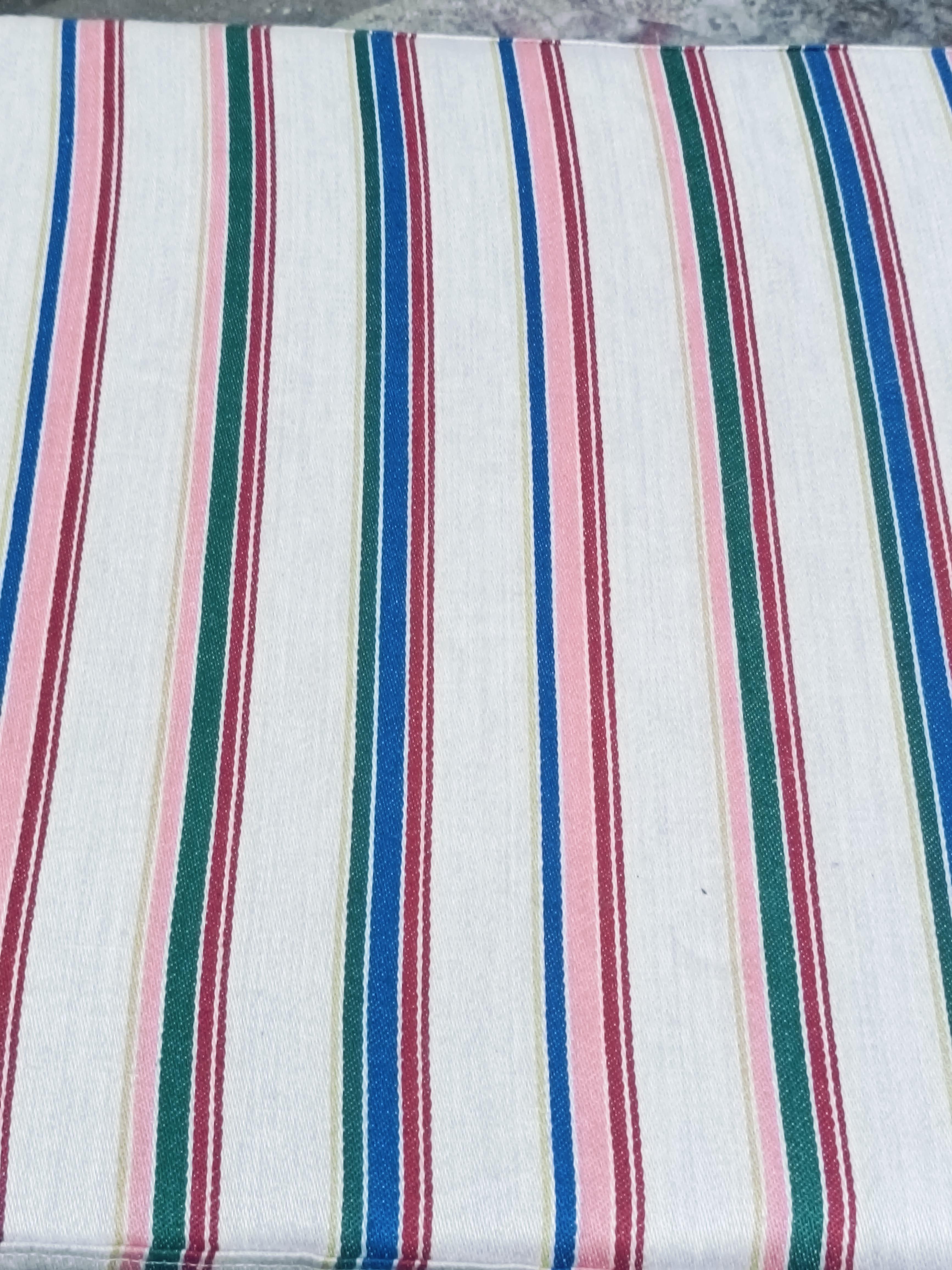 Schmiedeeiserne Bank mit Kissen, Italien 1960er Jahre (Stoff) im Angebot