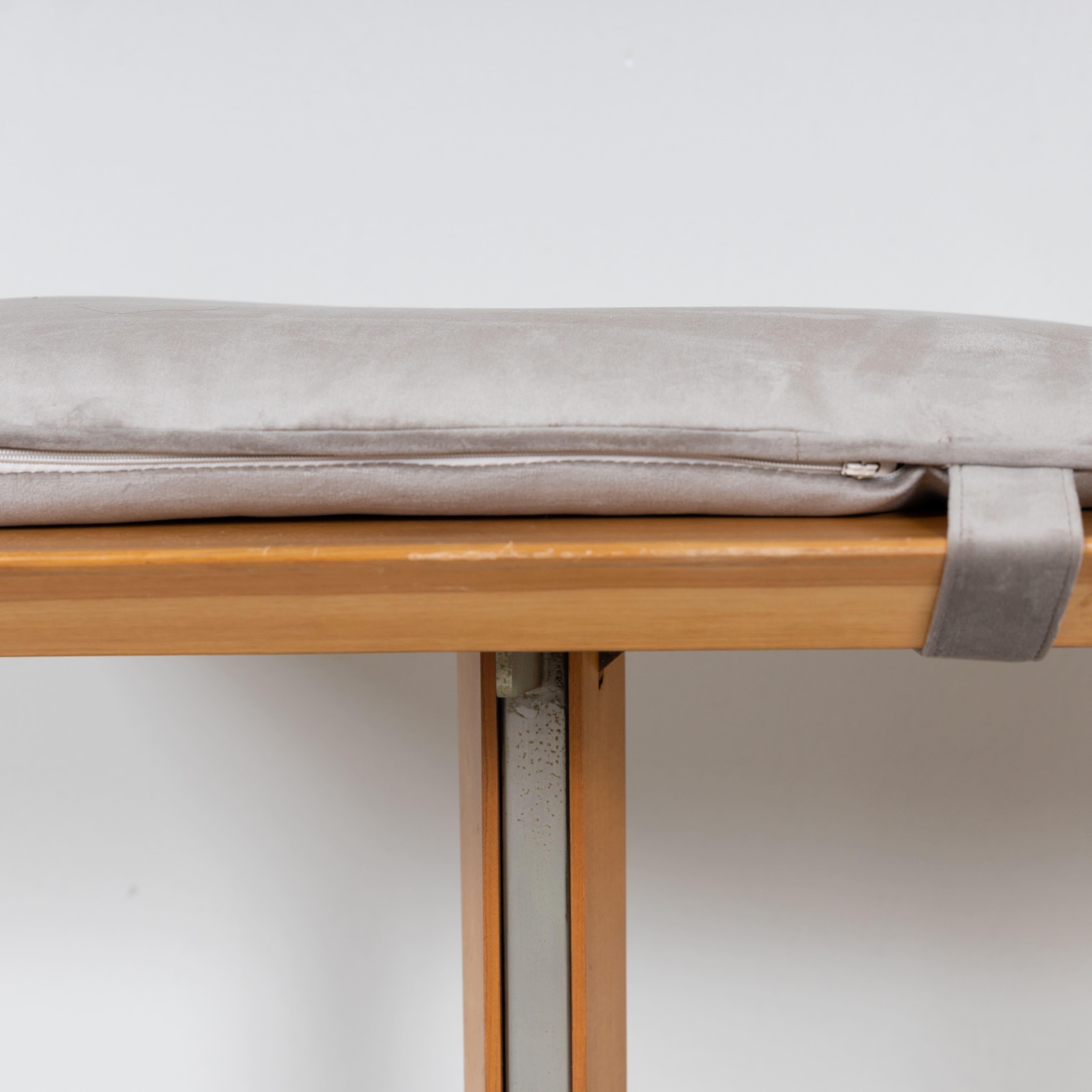 Panca in legno con cuscini e schienale in velluto, 1960 in vendita 4