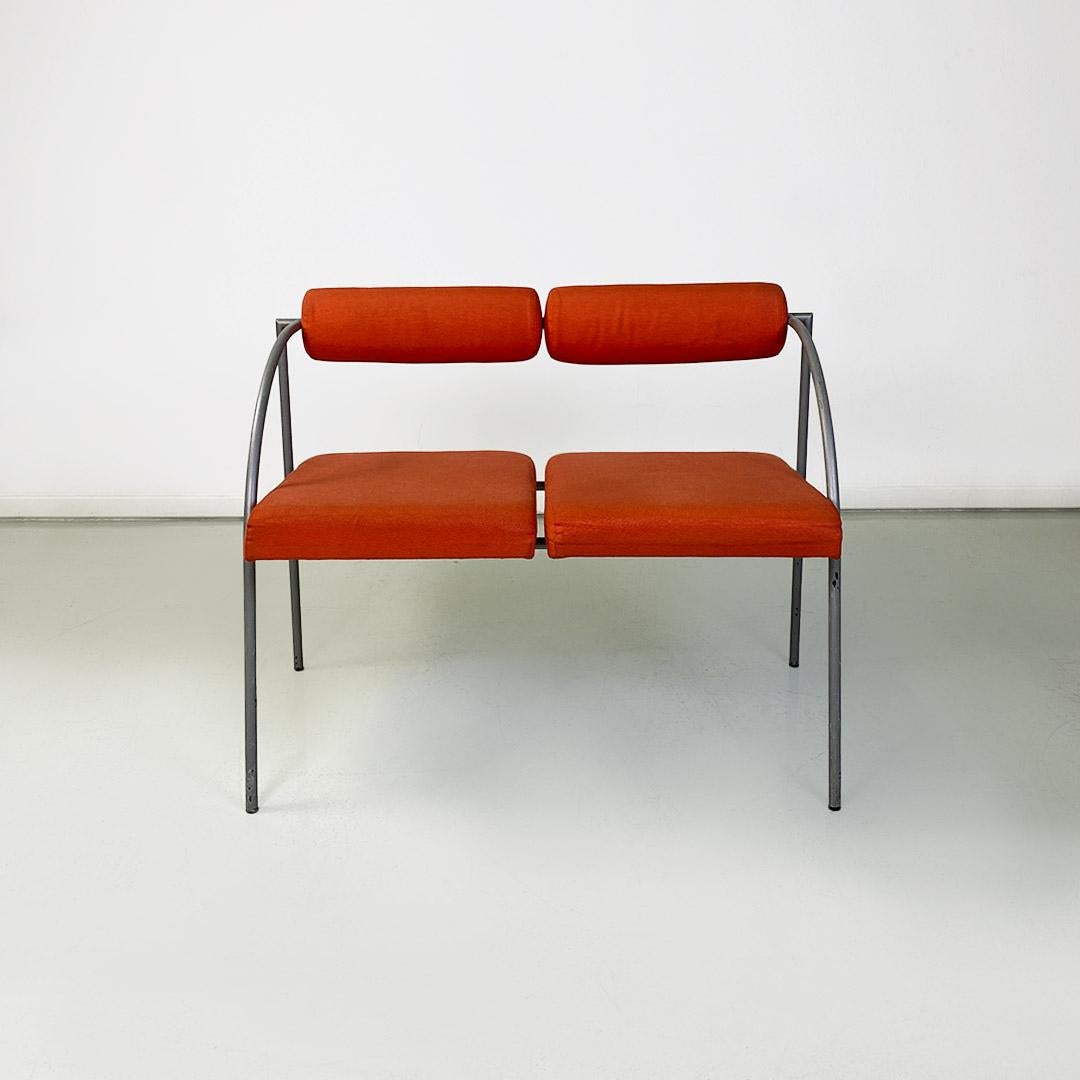 Italian modern Vienna metal bench or sofa by Rodney Kinsman for Bieffeplast 1980s.
Vienna model sofa or bench with structure with armrests with a curved profile, in round-section metal with a matt gray finish, backrest and seat padded and covered in