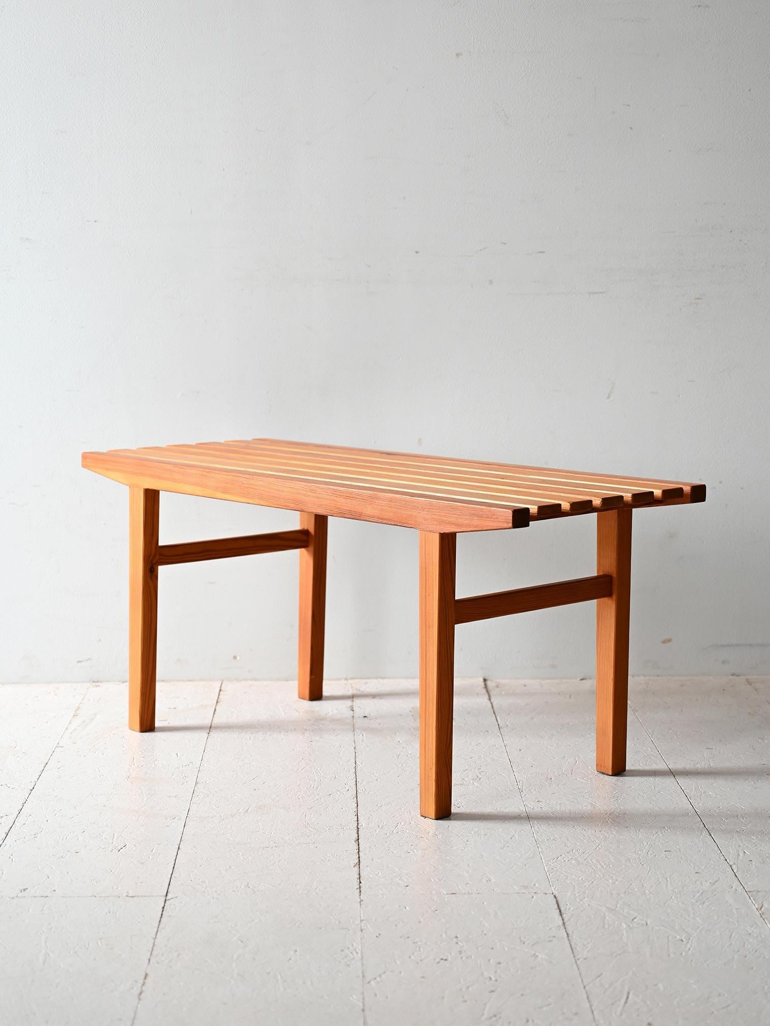 Scandinavian 1960s pine bench In Good Condition For Sale In Brescia, IT