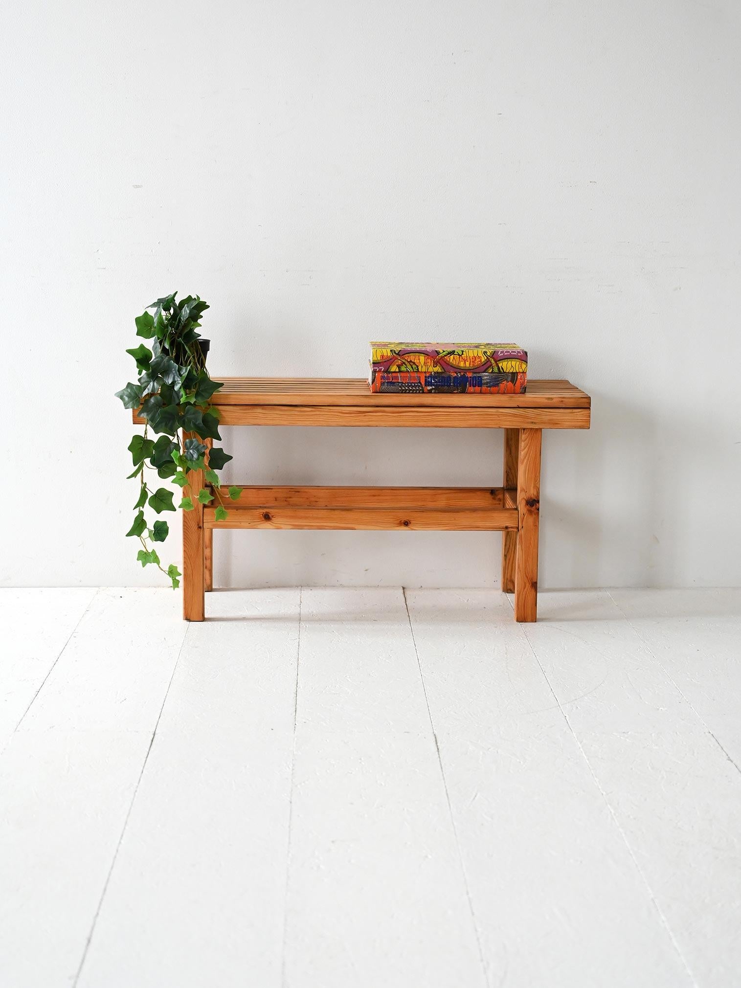 Scandinavian vintage solid pine bench In Good Condition For Sale In Brescia, IT