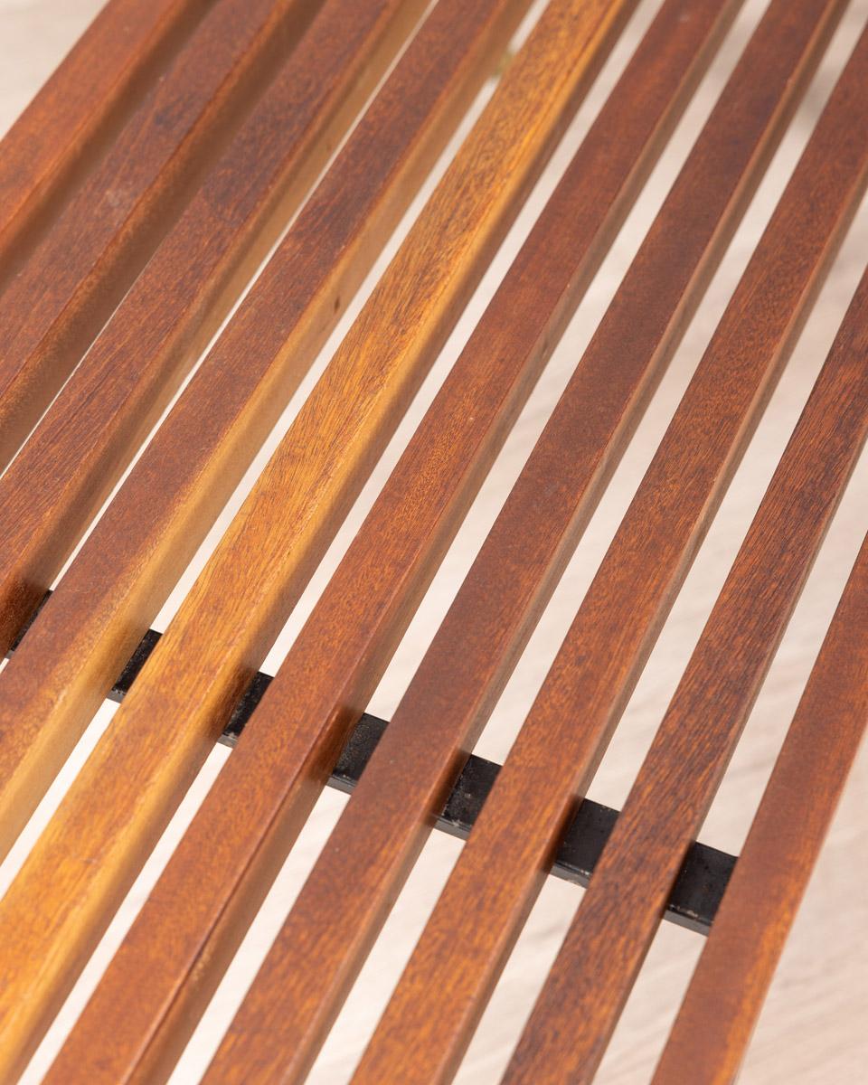 Vintage 1960s Teak wood slatted bench Italian design In Good Condition For Sale In None, IT