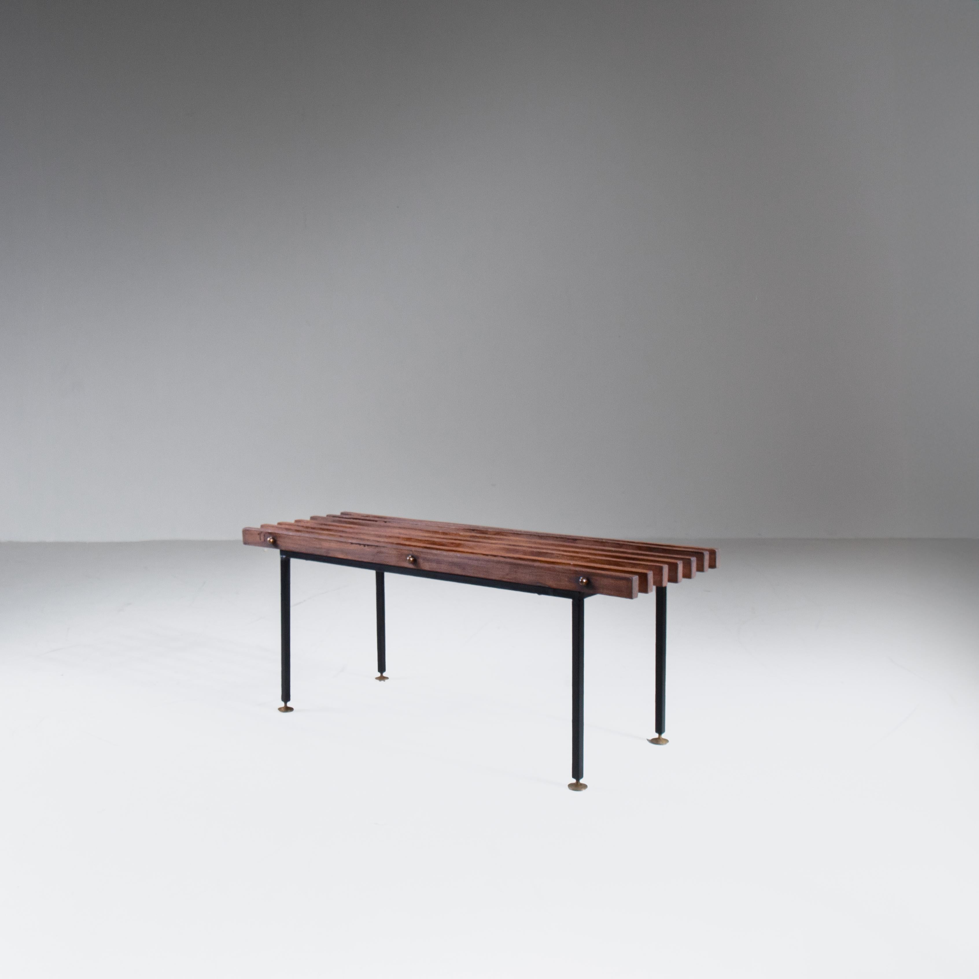 Mid-Century Modern Banc à lattes en bois et métal en vente