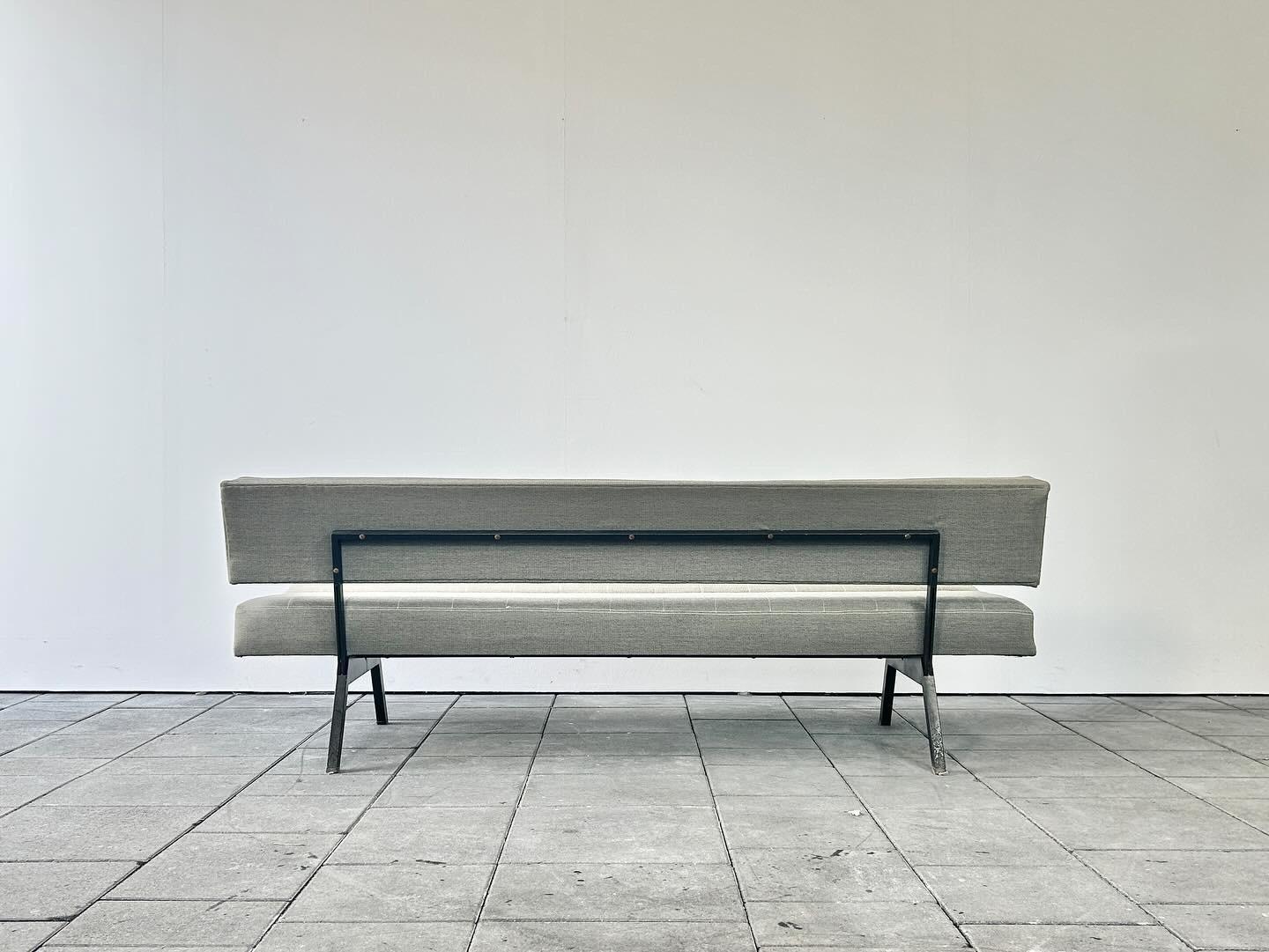 20th Century panchetto convertible sofa designed by Rito Valla for IPE Bologna 1960s