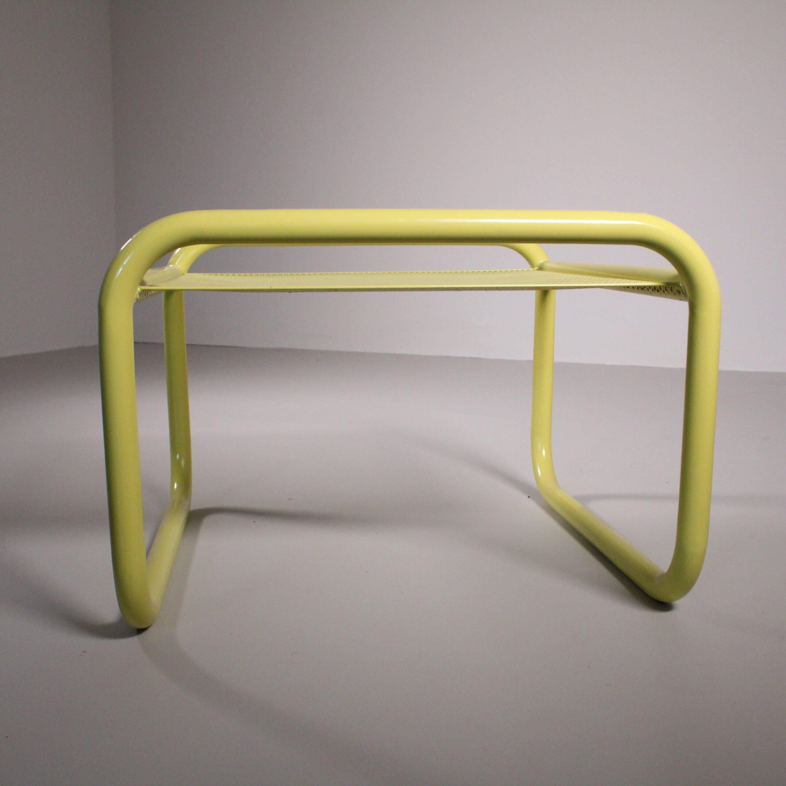 Banc jaune Locus Solus Gae Aulenti État moyen - En vente à Milano, Lombardia