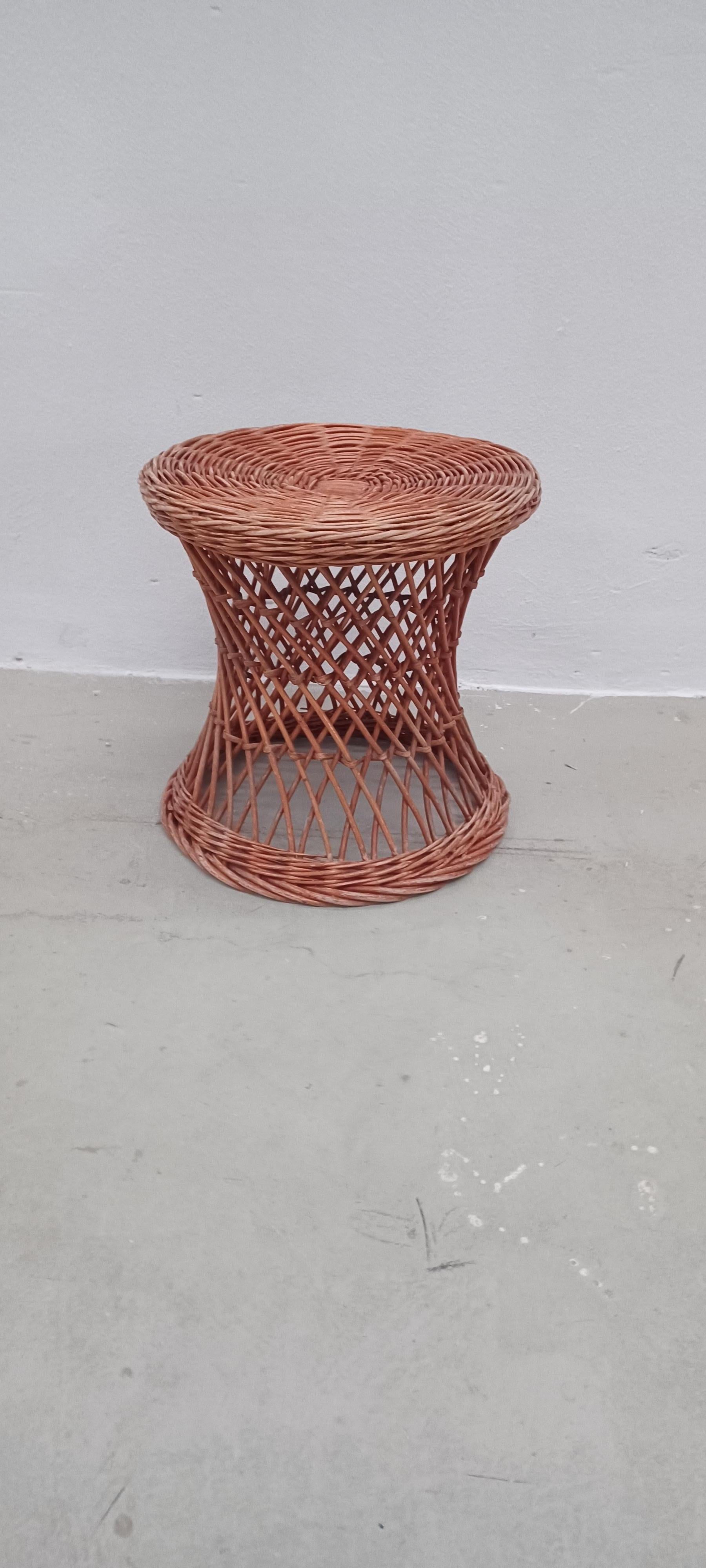 Panchetto in Vimini produzione Vittorio Bonacina in buone condizioni.  