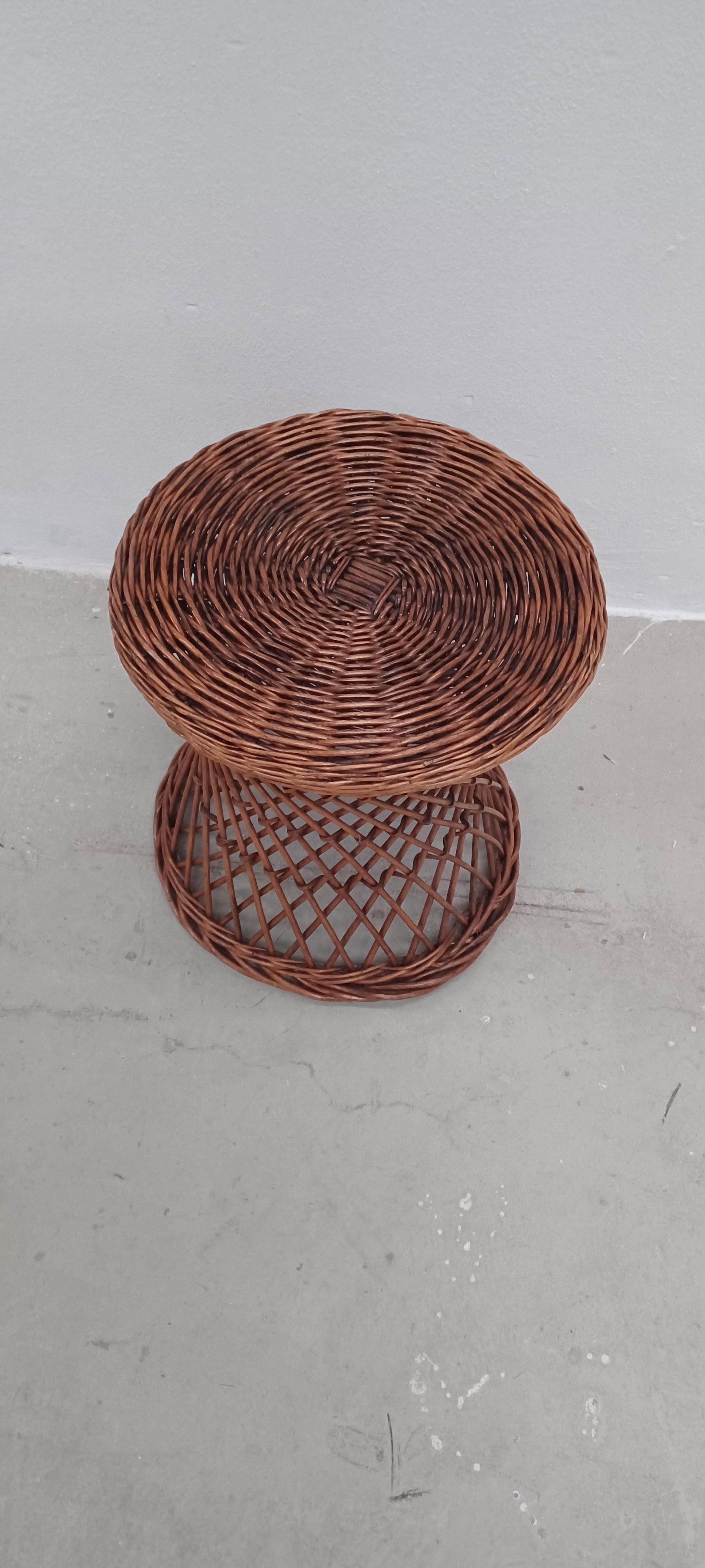 Banc en osier fabriqué par Vittorio Bonacina en bon état.  