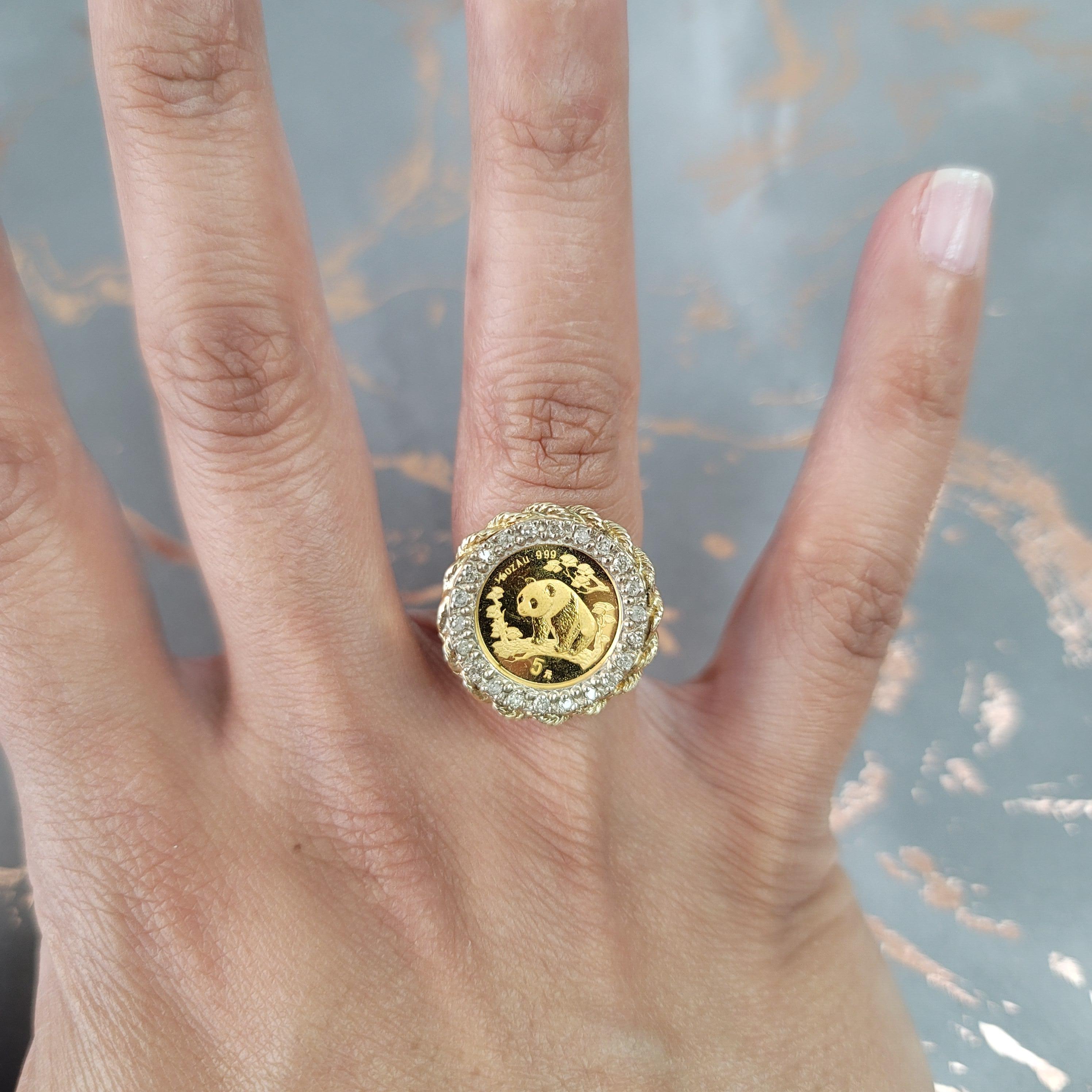 Taglio rotondo Anello aureola con diamante Panda in oro .999 e castone a corda in oro giallo 14k in vendita