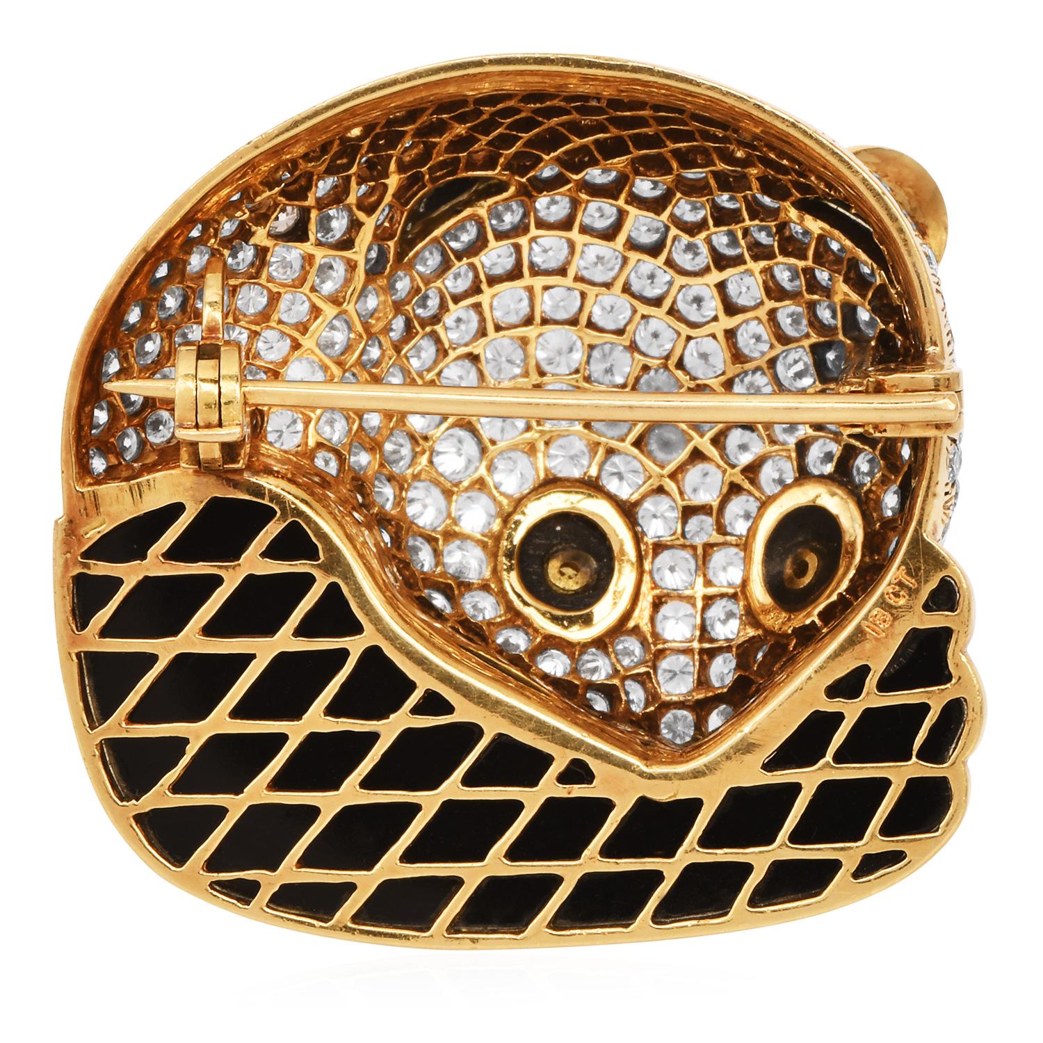 Donna Spilla Panda Bear in oro giallo 18 carati con diamante e onice in vendita