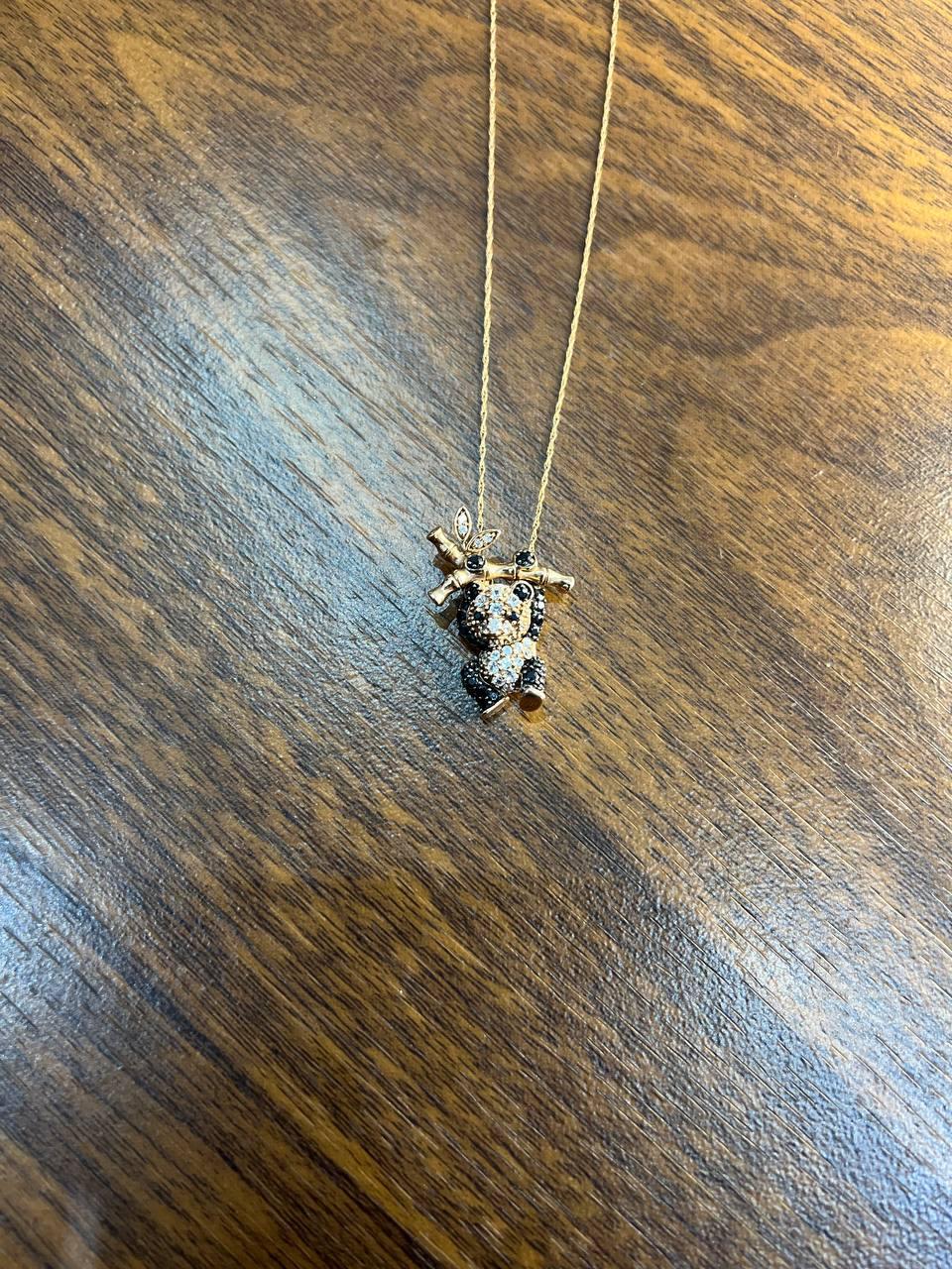 Collier pendentif Panda Bear Bamboo Tree Leaf en or 14 carats pavé de diamants blancs et noirs Neuf - En vente à Oakton, VA