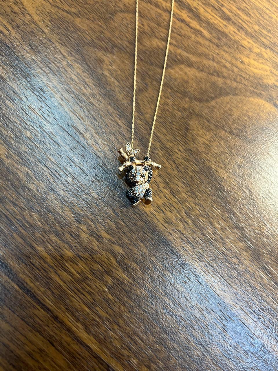 Collier pendentif Panda Bear Bamboo Tree Leaf en or 14 carats pavé de diamants blancs et noirs Pour femmes en vente