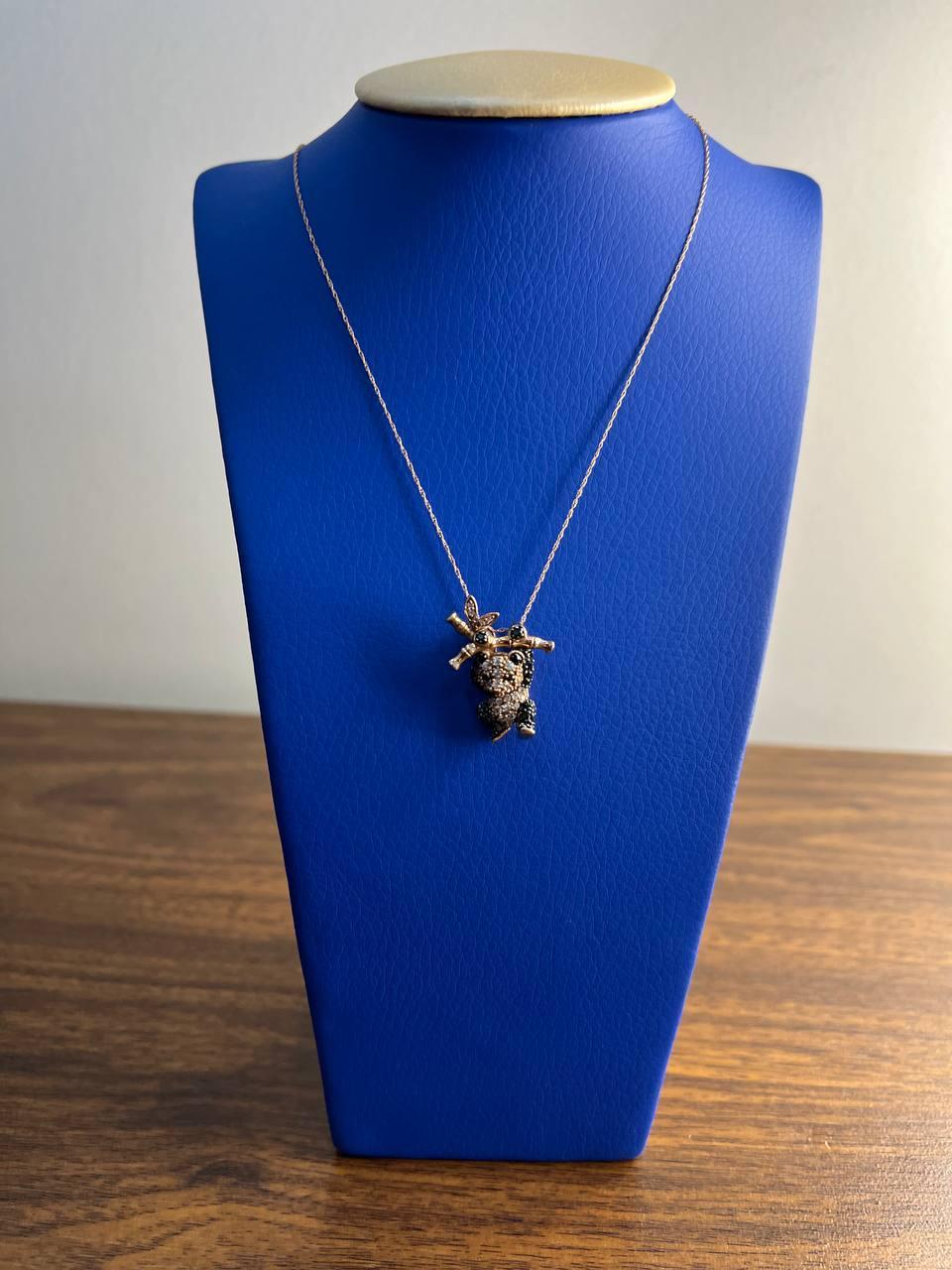 Collier pendentif Panda Bear Bamboo Tree Leaf en or 14 carats pavé de diamants blancs et noirs en vente 3