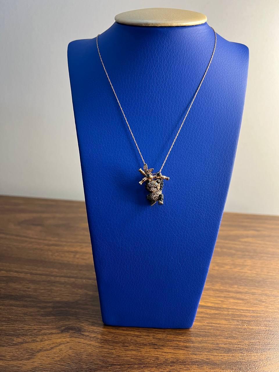 Collier pendentif Panda Bear Bamboo Tree Leaf en or 14 carats pavé de diamants blancs et noirs en vente 4