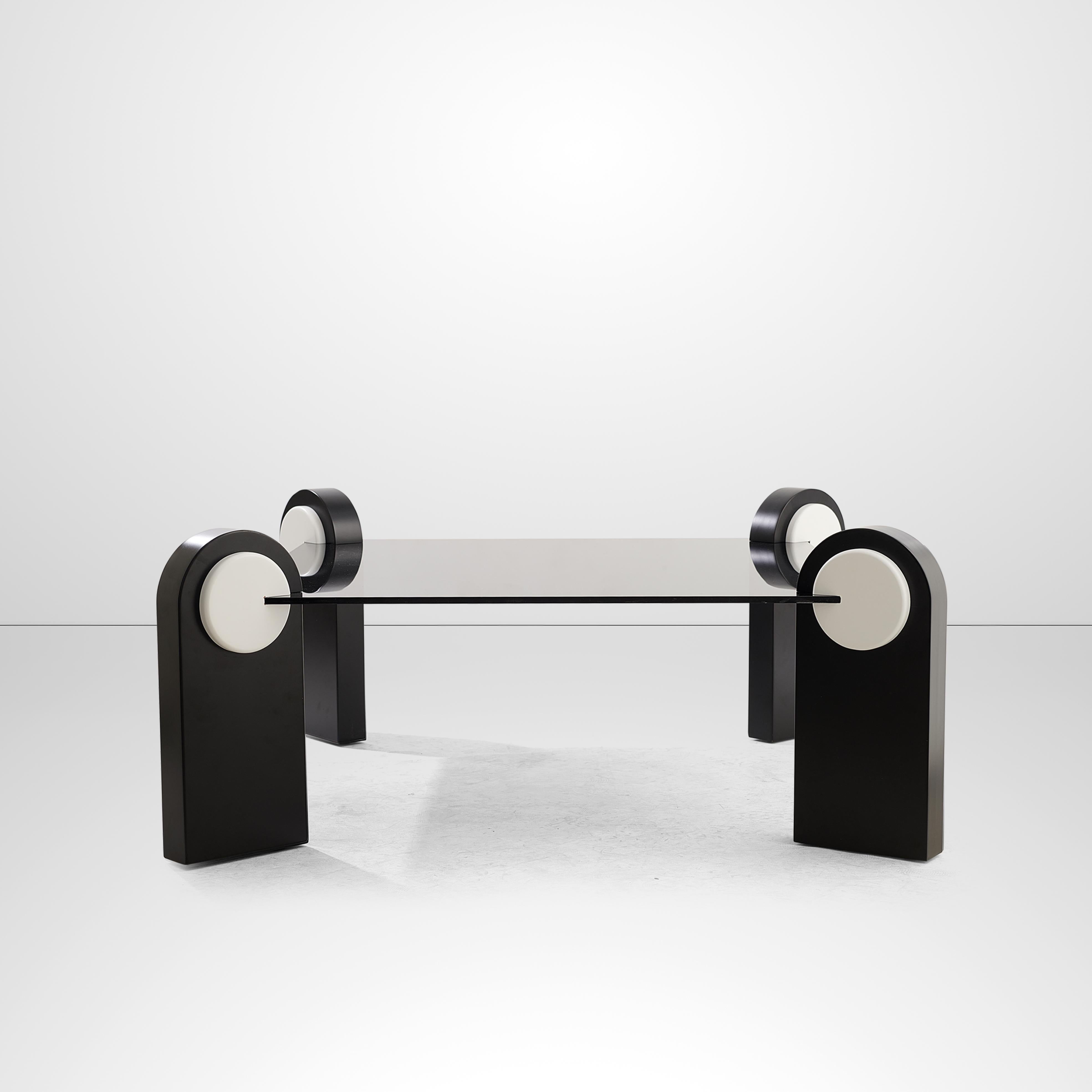 Table basse Panda de Melis Tatlicibasi
Matériaux : Chêne laqué noir mat et blanc cassé, verre trempé Fume.
Dimensions : Pieds L 6 x P 20 x H 45 cm
 Verre 90 x 90 x 1 cm

La Collection PANDA est un travail minimaliste avec quelques touches