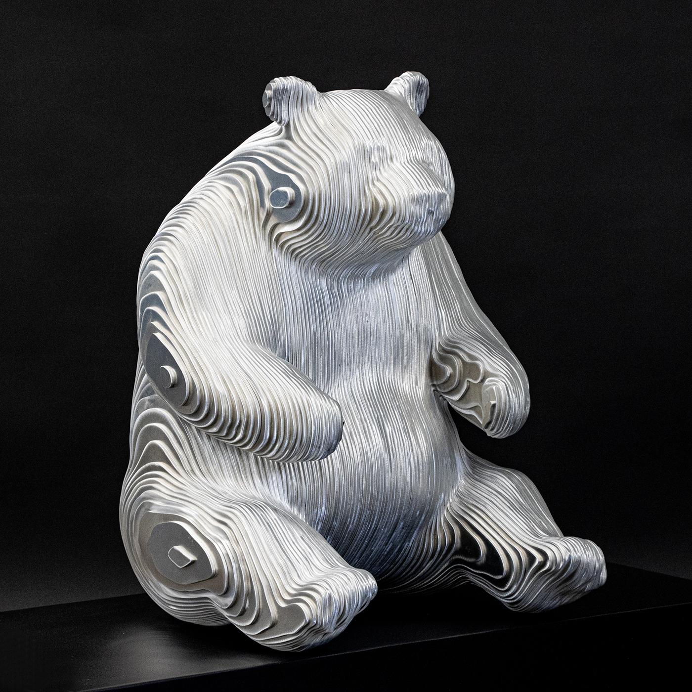 Scultura Panda Lucido in alluminio 
piatti artigianali. Edizione limitata di 8 pezzi 
realizzati in alluminio saldato e sagomato in magistrali 
opere d'arte contemporanea.