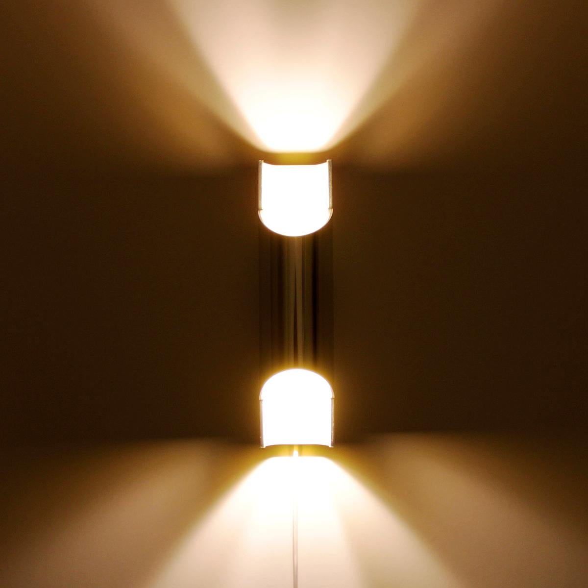 Pandean, aluminum sconce, designed by Bent Karlby and produced by Lyfa - an absolutely gorgeous design from 1970 - very attractive Danish Modern wall light in very good vintage condition!

This wall lamp is made up by a polished aluminum 