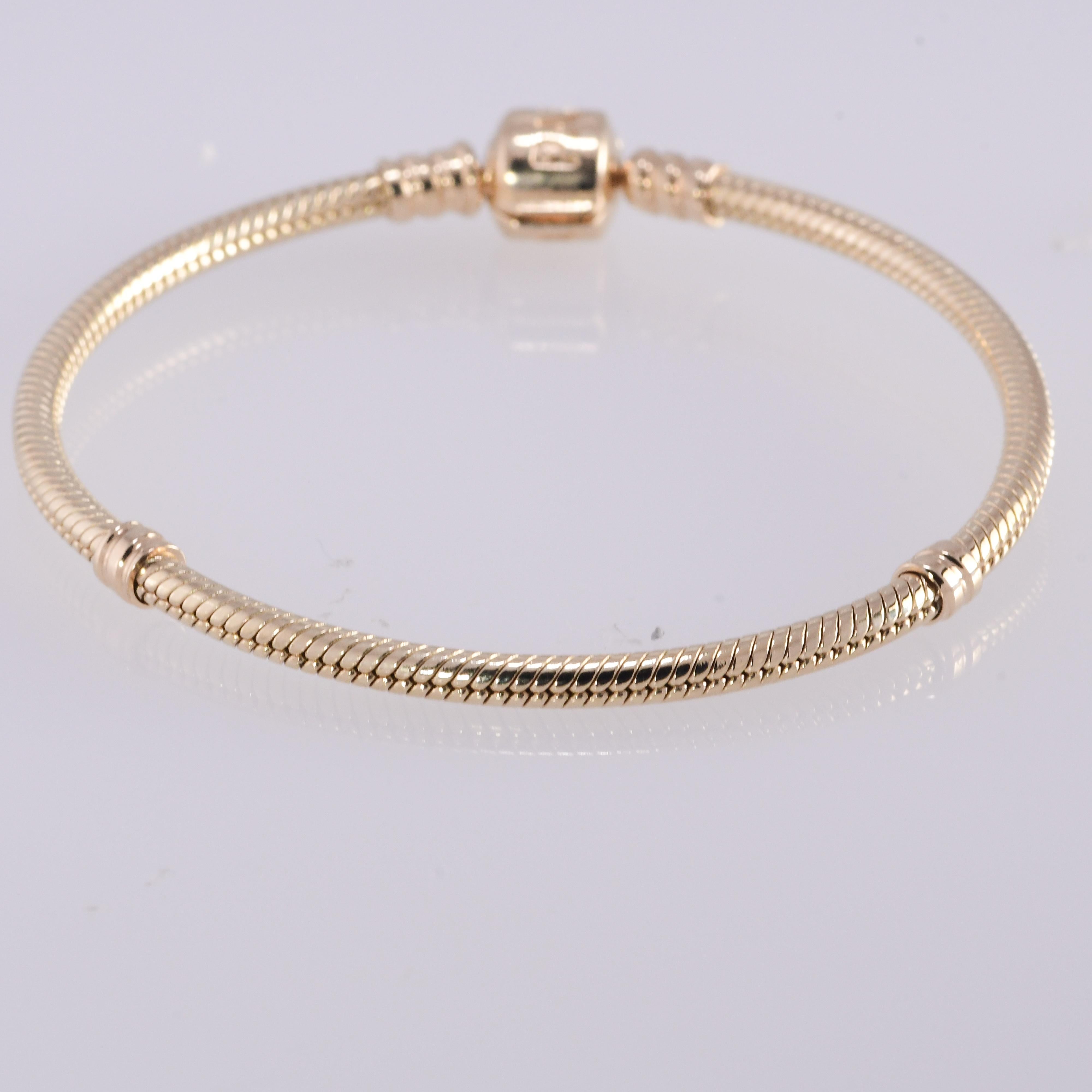 Excellent condition 14 karat yellow gold bracelet with 