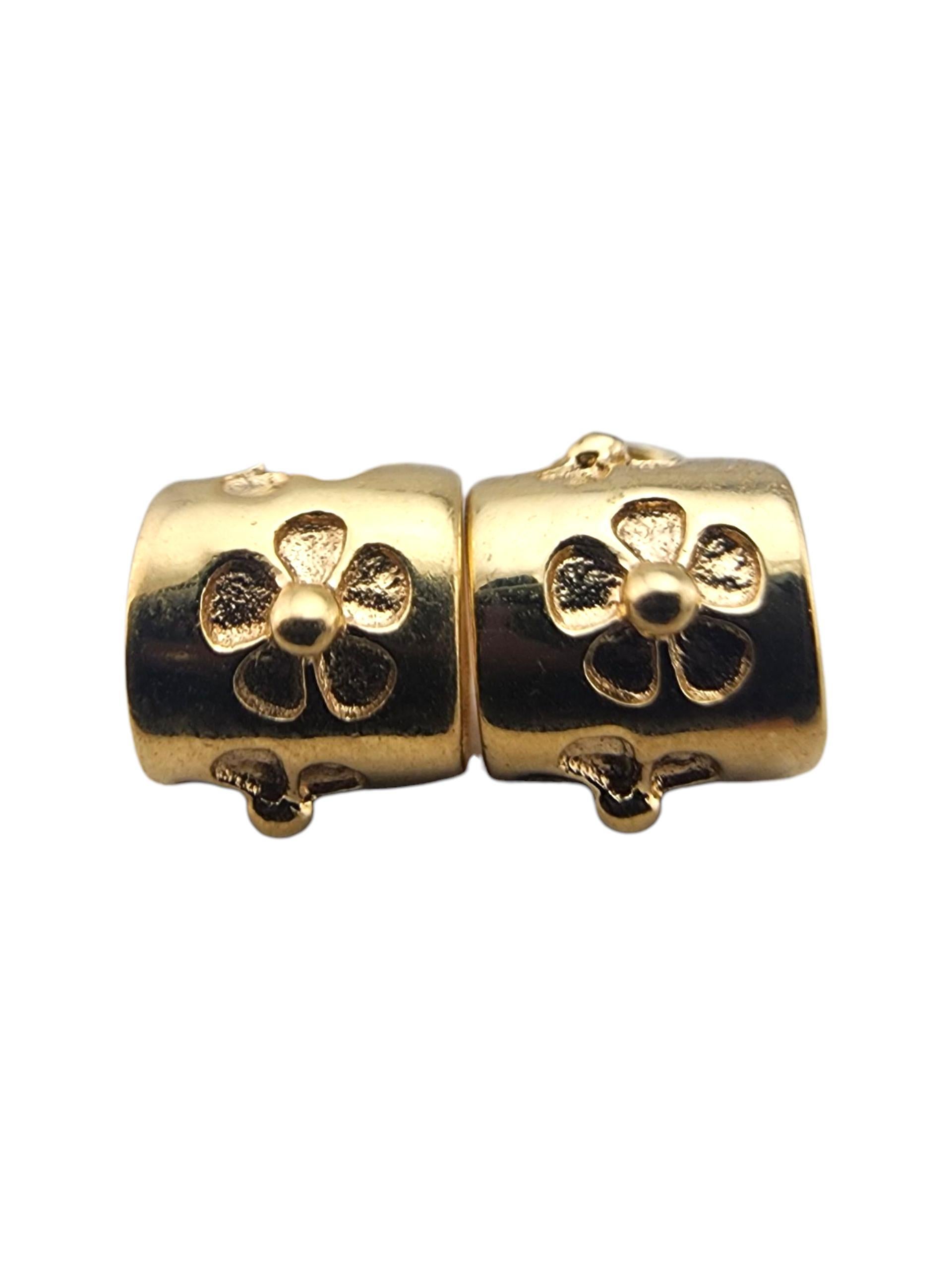 Pandora, oro giallo 14 carati, fiore con catena di sicurezza 750312

Questo charm a catena di sicurezza Pandora in oro giallo 14 carati unisce eleganza e funzionalità, un pezzo raffinato che mantiene il tuo braccialetto al sicuro aggiungendo un