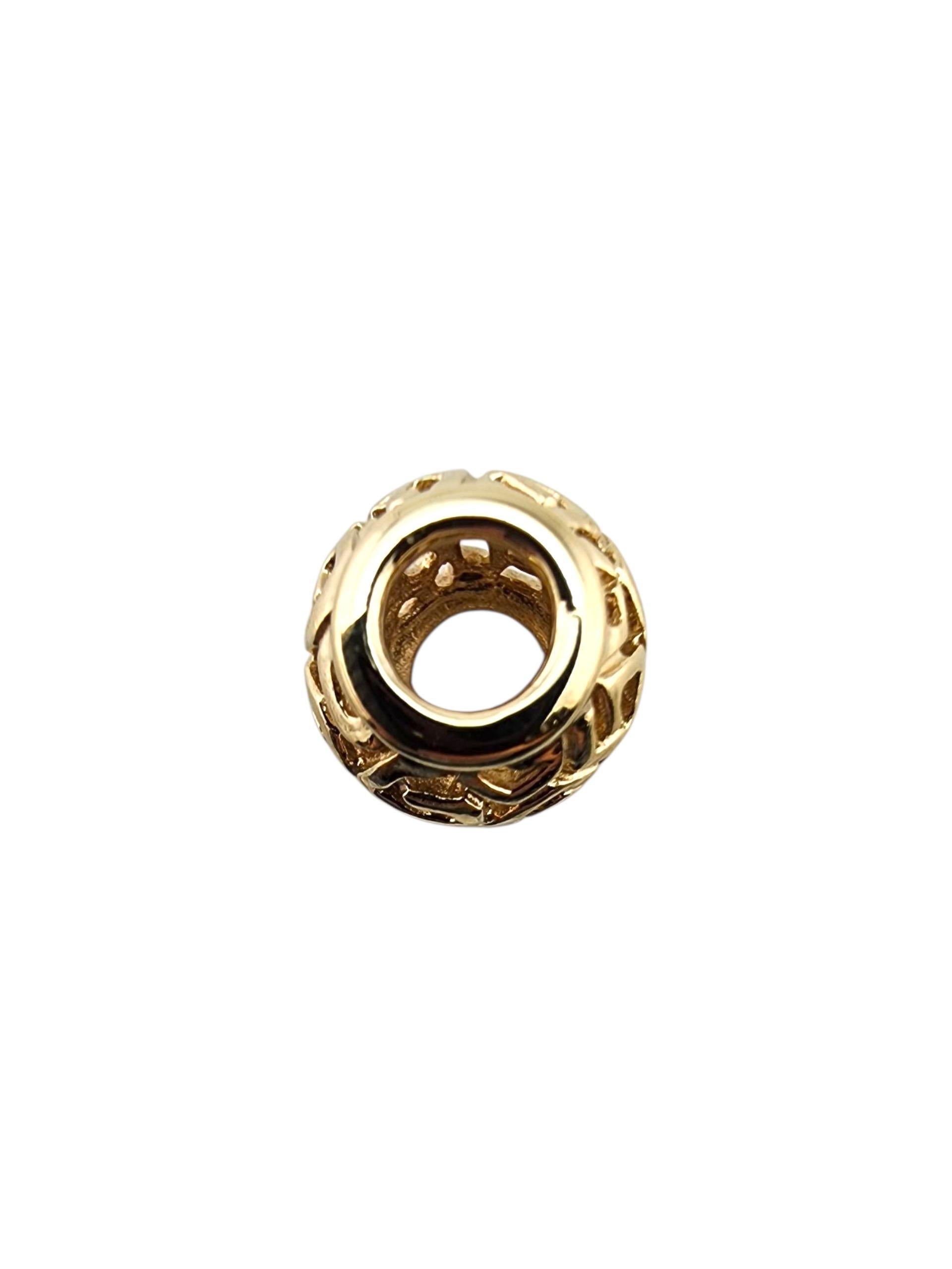 Pandora, oro giallo 14 carati, Charm Open Scrolls #750464

Questo charm Pandora a volute aperte in oro giallo 14 carati emana un'elegante semplicità, un pezzo versatile progettato per aggiungere un tocco personale e una lucentezza senza tempo a