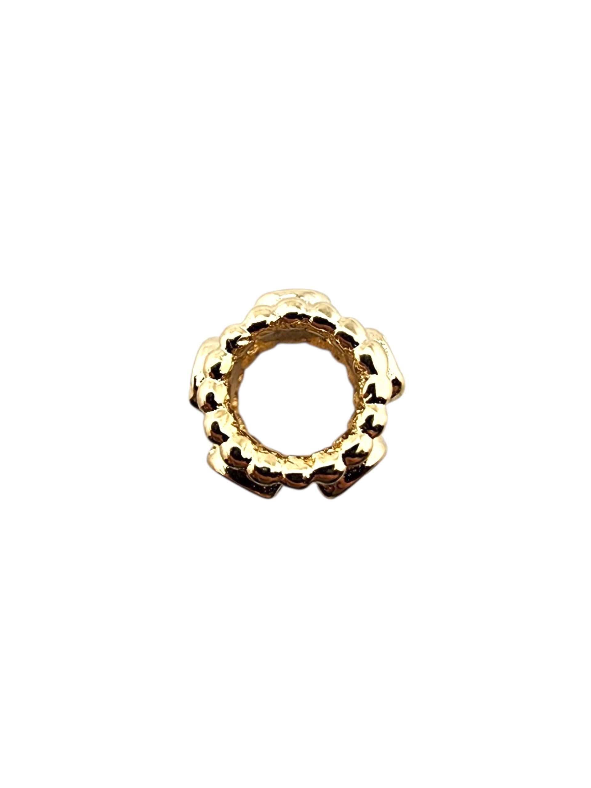 Charm di Pandora in oro giallo a 14 carati con anelli di rose #750456

Questo charm Pandora anelli di rose in oro giallo 14 carati emana un'elegante semplicità, un pezzo versatile progettato per aggiungere un tocco personale e una lucentezza senza