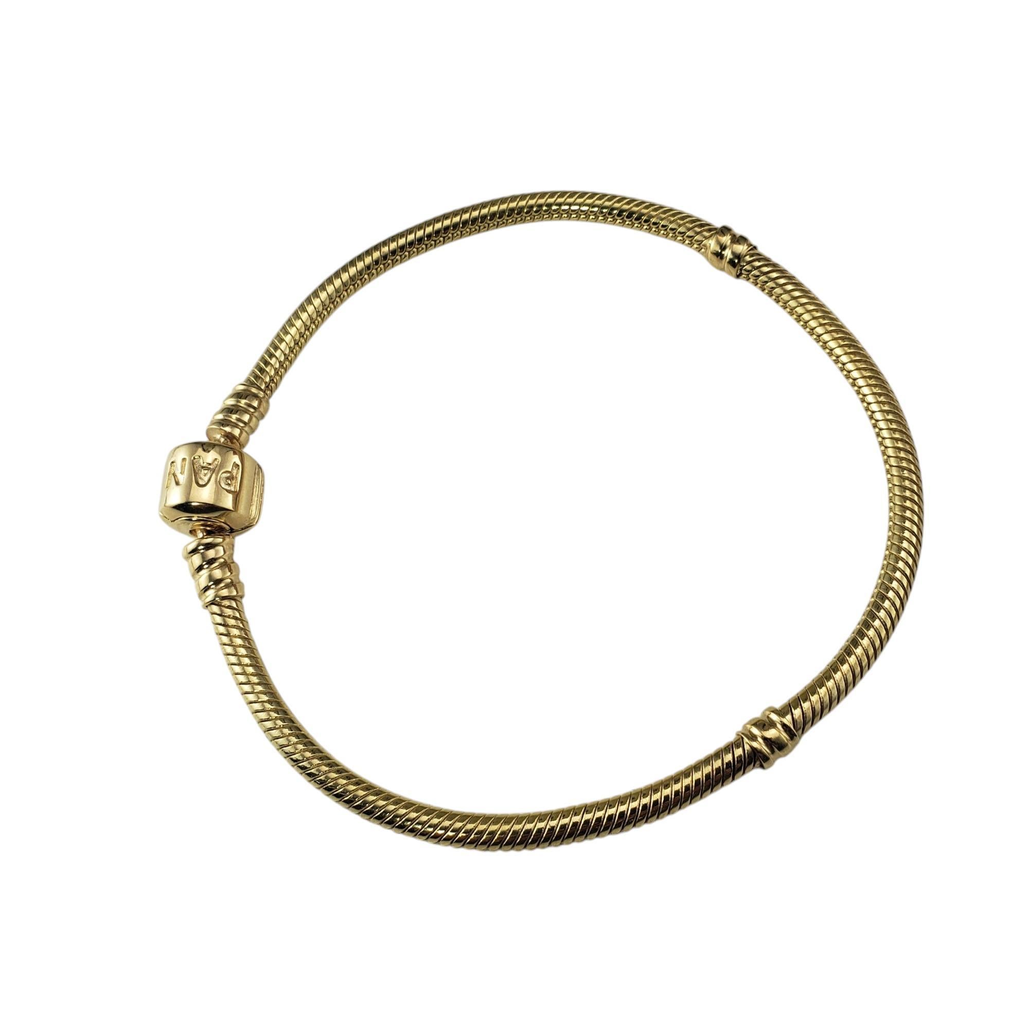 Pandora - Bracelet à breloques en or jaune 14 carats et chaîne serpentine

Ce bracelet Pandora à chaîne serpent en or jaune 14 carats offre un ajustement souple et flexible tout en constituant une base élégante pour vos charms préférés. Qu'il soit