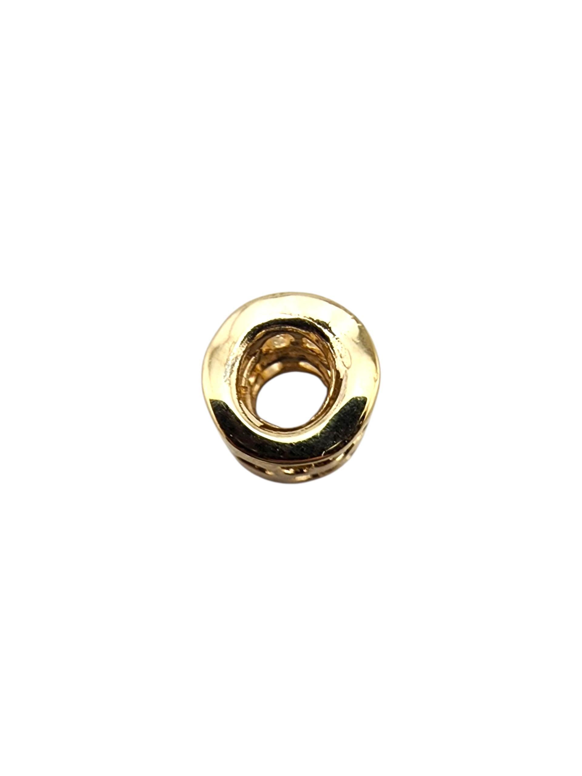 Charm in oro giallo 14 carati Pandora Tunnel of Love #750299

Questo charm Pandora in oro giallo 14 carati emana un'elegante semplicità, un pezzo versatile progettato per aggiungere un tocco personale e una lucentezza senza tempo a qualsiasi