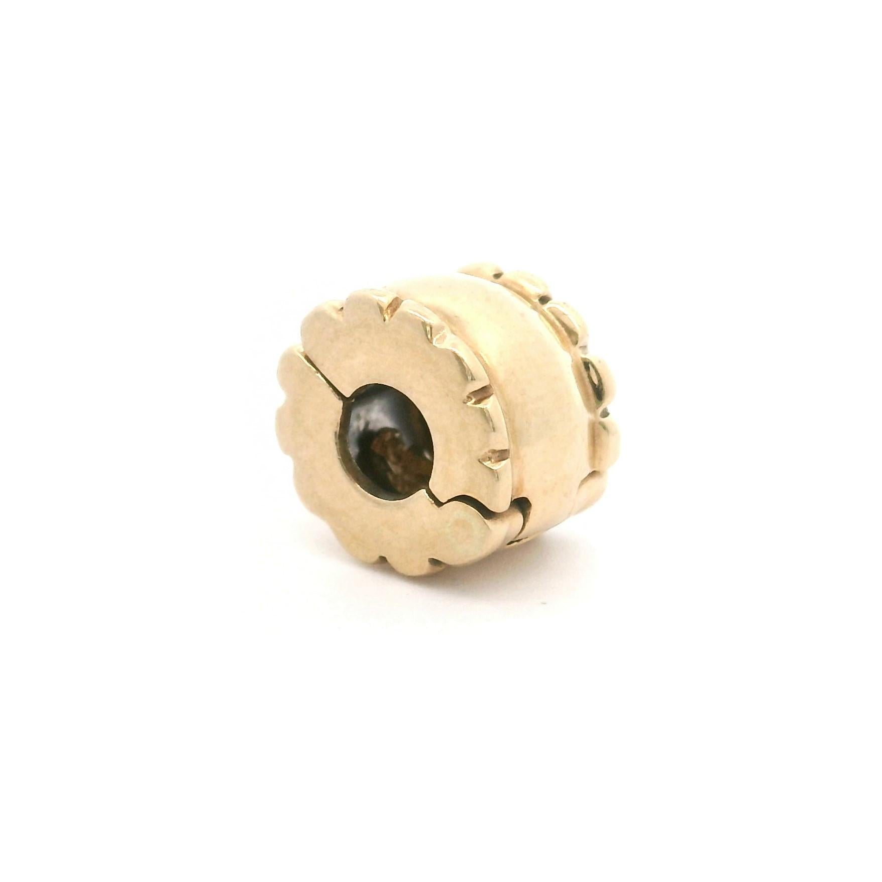 Condition:  Very Good Condition
Metal:  14k Gold (Marked, and Professionally Tested)
Weight:  2g
Length:  9mm
Width:  6mm
Markings:  