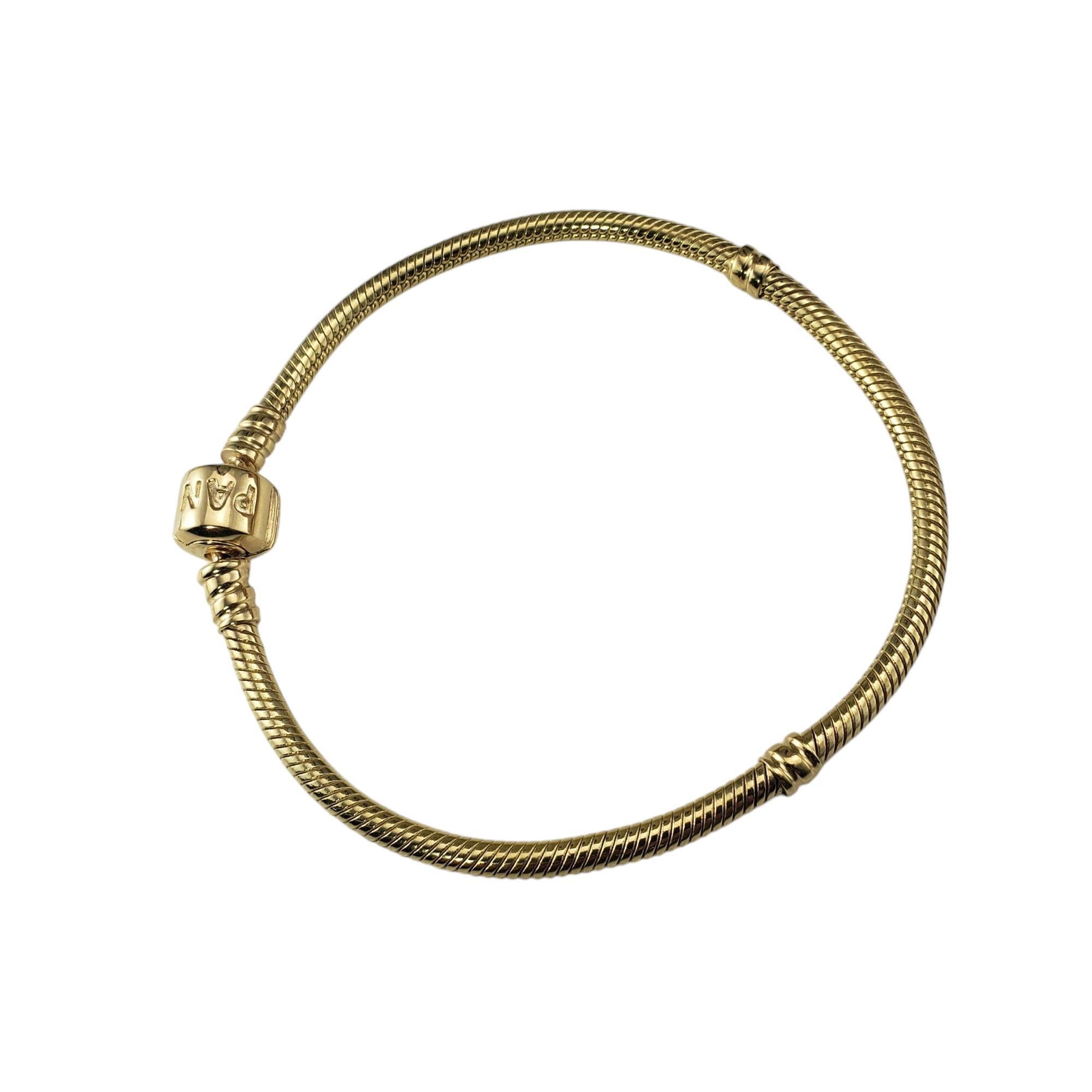 Pandora - Bracelet à breloques en or jaune 14 carats et chaîne serpentine

Ce bracelet Pandora à chaîne serpent en or jaune 14 carats offre un ajustement souple et flexible tout en constituant une base élégante pour vos charms préférés. Qu'il soit