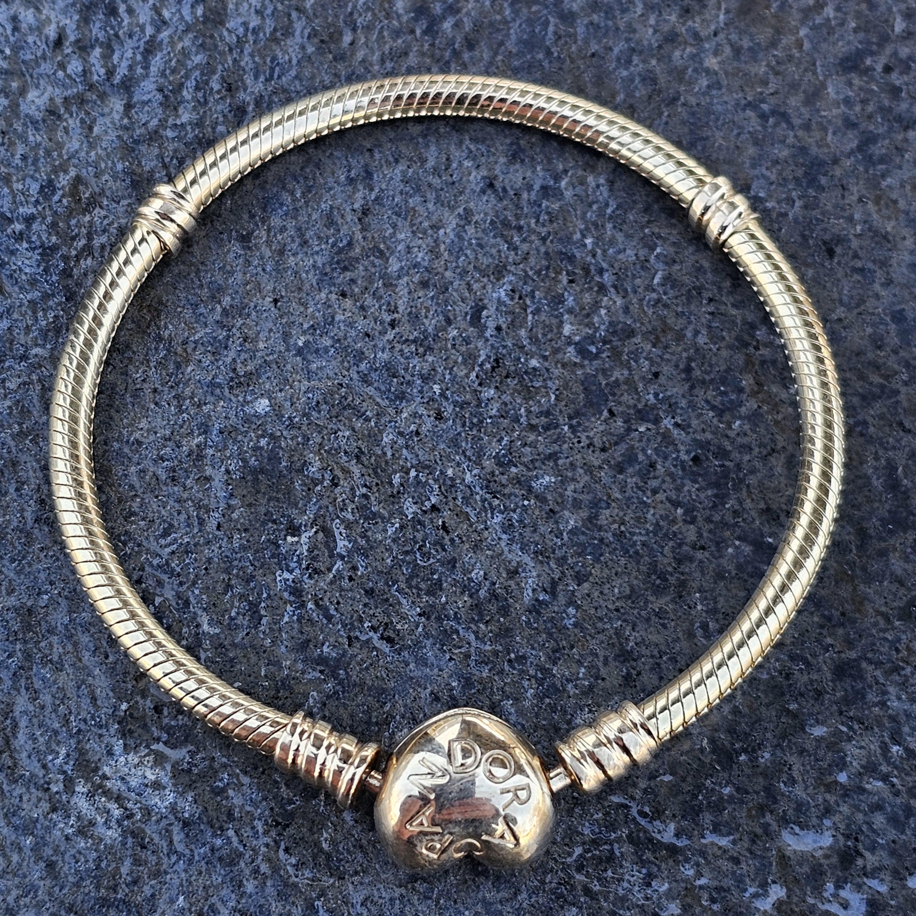 Pandora Moments 14k Gold Armreif mit Herzverschluss und Schlangenanhänger 6,5