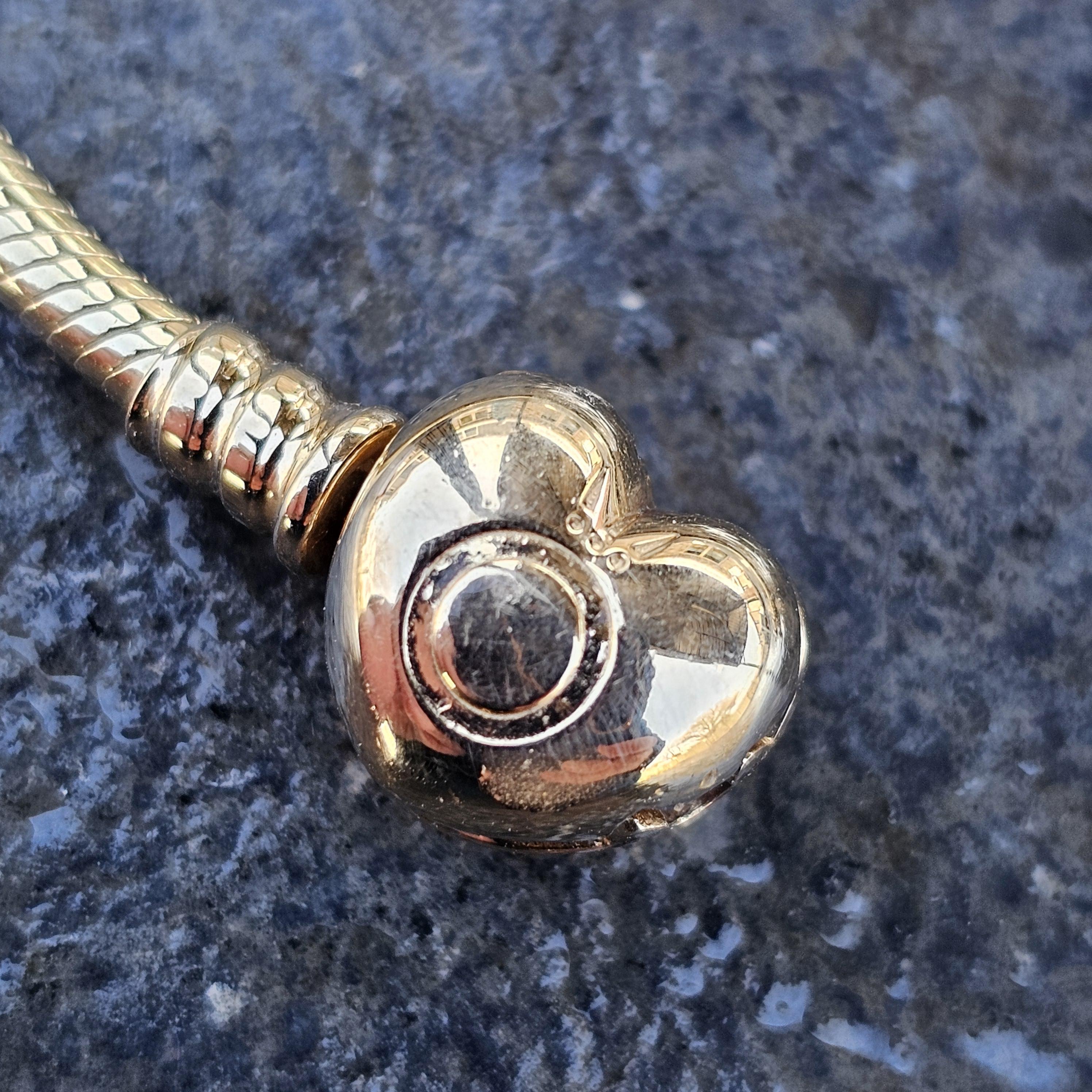 Pandora Moments 14k Gold Armreif mit Herzverschluss und Schlangenanhänger 6,5