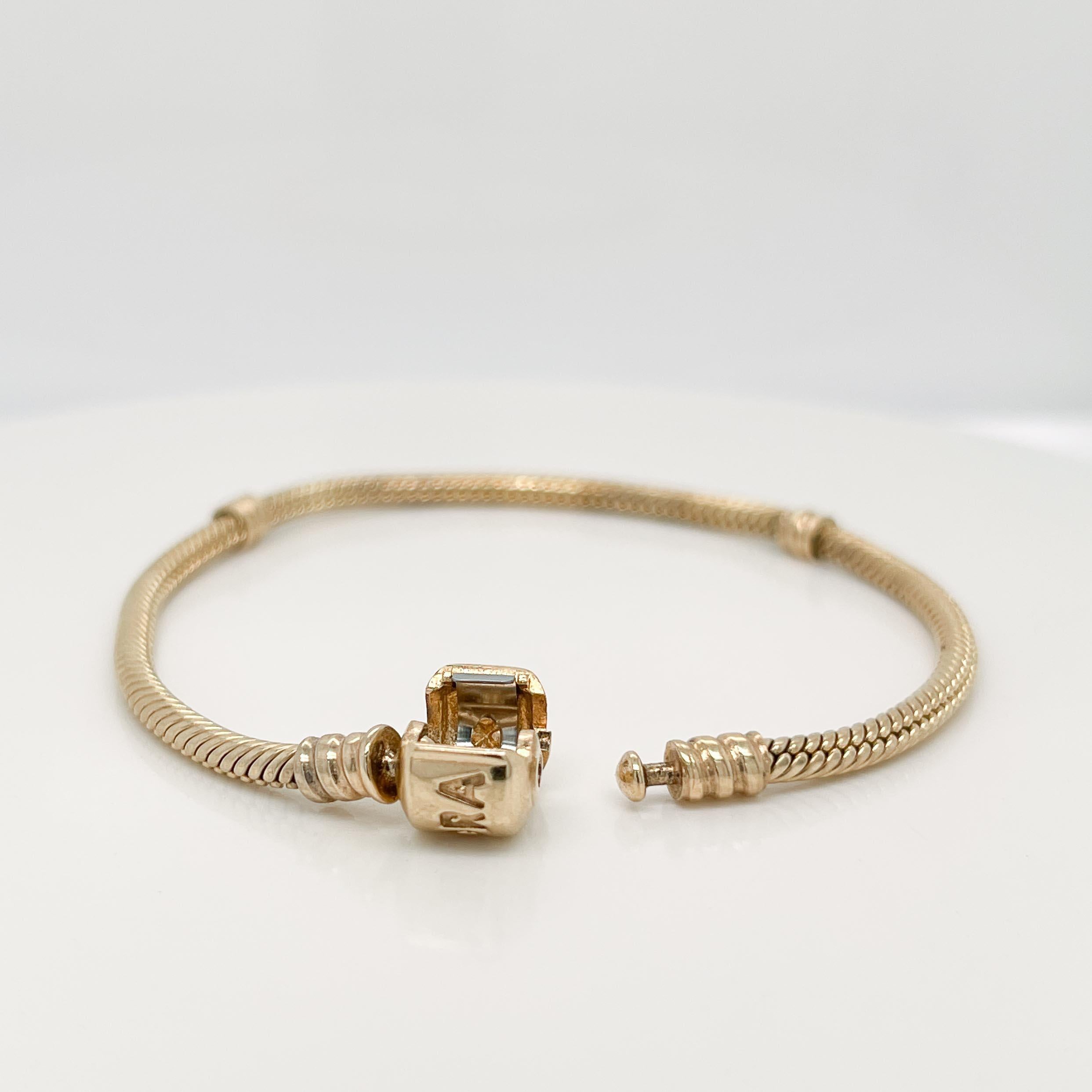 Pandora Moments 14K Gold Schlangenkette Charm-Armband (Moderne) im Angebot