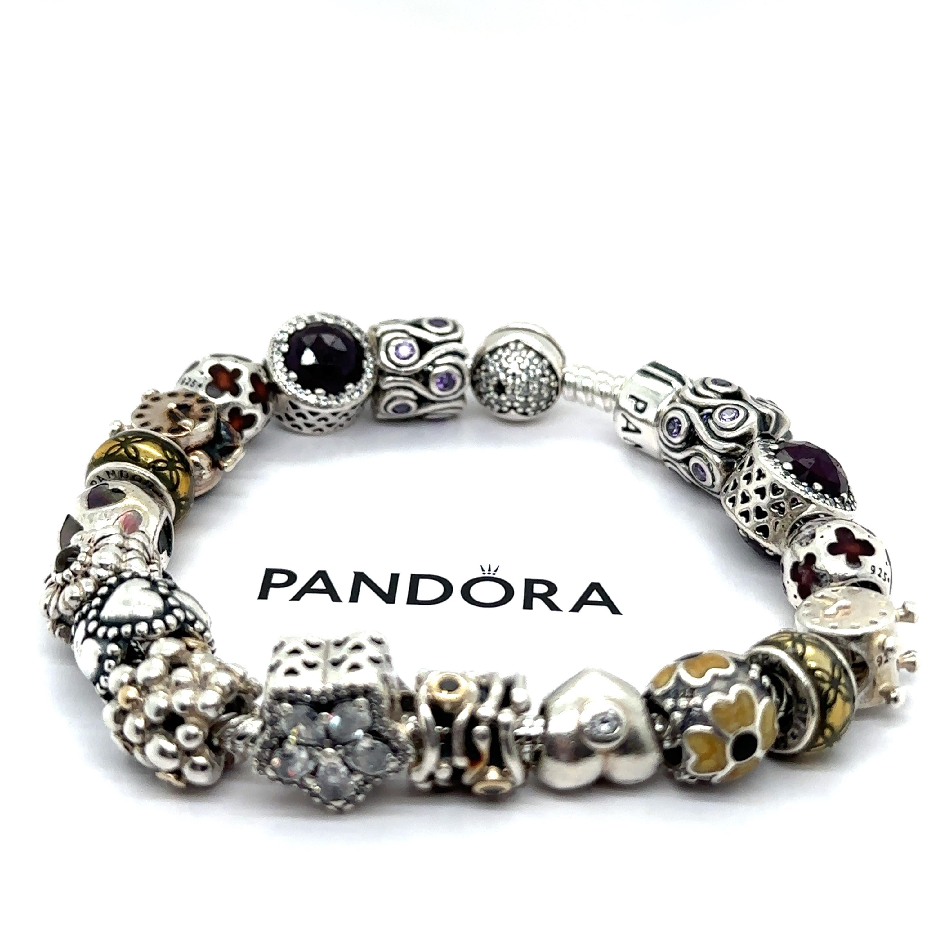 A Pandora Classic Moments Bracelet, made of Silver. Featuring Rare discontinued collector charms. 

Metal: Silver
Carat: N/A
Colour: N/A
Clarity:  N/A
Cut: N/A 
Weight: 98 grams
Engravings/Markings: N/A

Size/Measurement: N/A

Current Condition: