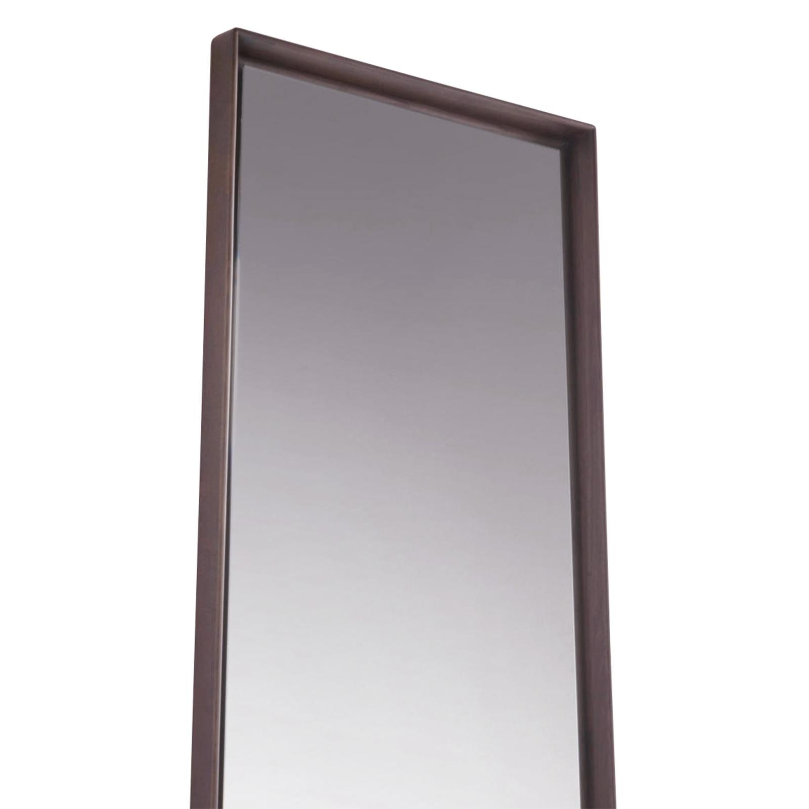 Panneau de miroir en frêne long avec frêne massif
cadre en bois avec verre miroir. Mur
miroir ou miroir de sol.
Egalement disponible en panneau grand miroir en frêne.