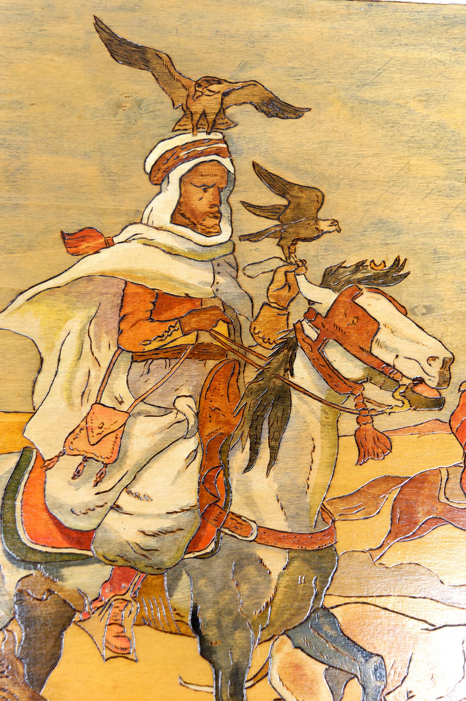 Tafel / Orientalische Pyrographie: Arabische Reiter auf der Jagd mit Falken und Hunden (Maurisch) im Angebot