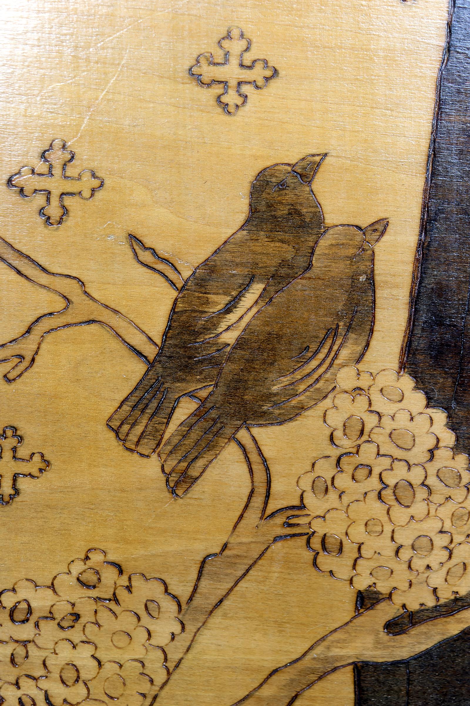 Tafel / Pyrographie, Der heilige Franziskus spricht zu den Vögeln, Gotik Jugendstil 1900er Jahre im Angebot 7