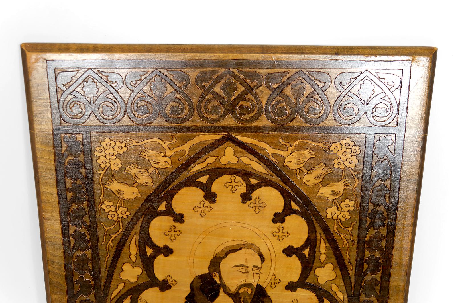 Tafel / Pyrographie, Der heilige Franziskus spricht zu den Vögeln, Gotik Jugendstil 1900er Jahre (Holz) im Angebot
