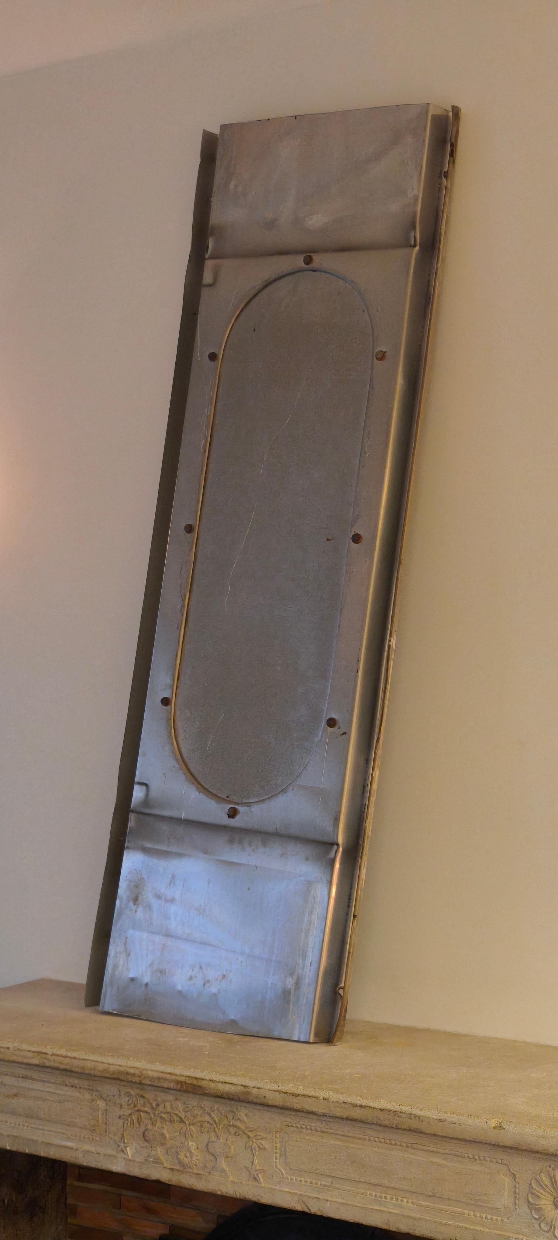 Very rare panel with aluminum porthole - 1960 Jean Prouvé - Studal
.
Freestanding porthole trash can.
.
Aluminum
.
Saint Egrève technical building / architect Gutton
.
Dimensions:
167cm x 54cm x 4.5cm
.
In vintage condition with lots of wear, rust