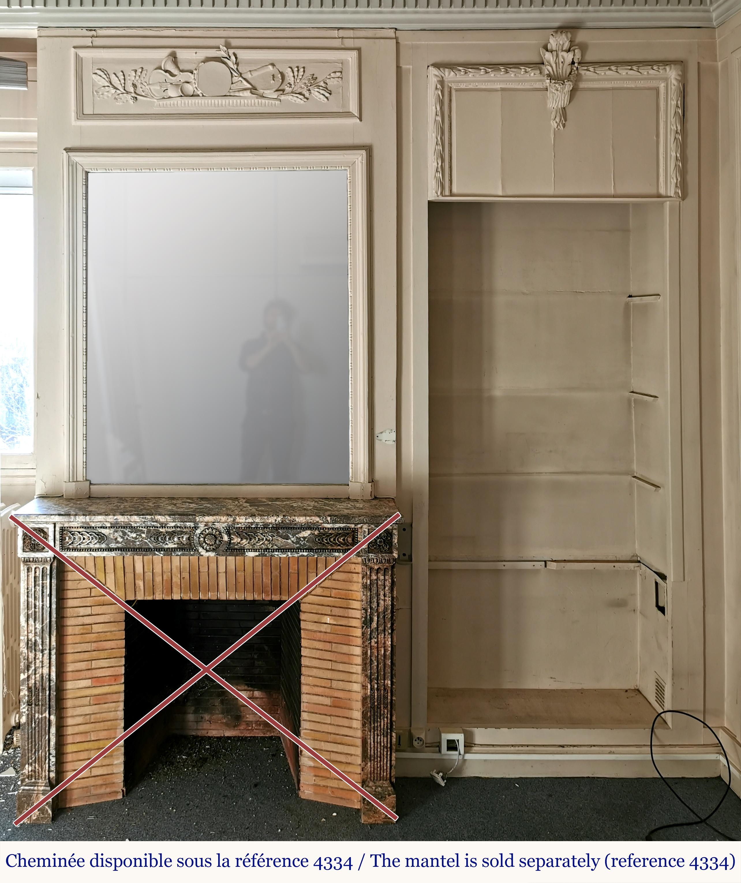 Ein getäfeltes Zimmer mit neoklassizistischem Dekor, Louis XVI.-Periode (Geschnitzt) im Angebot