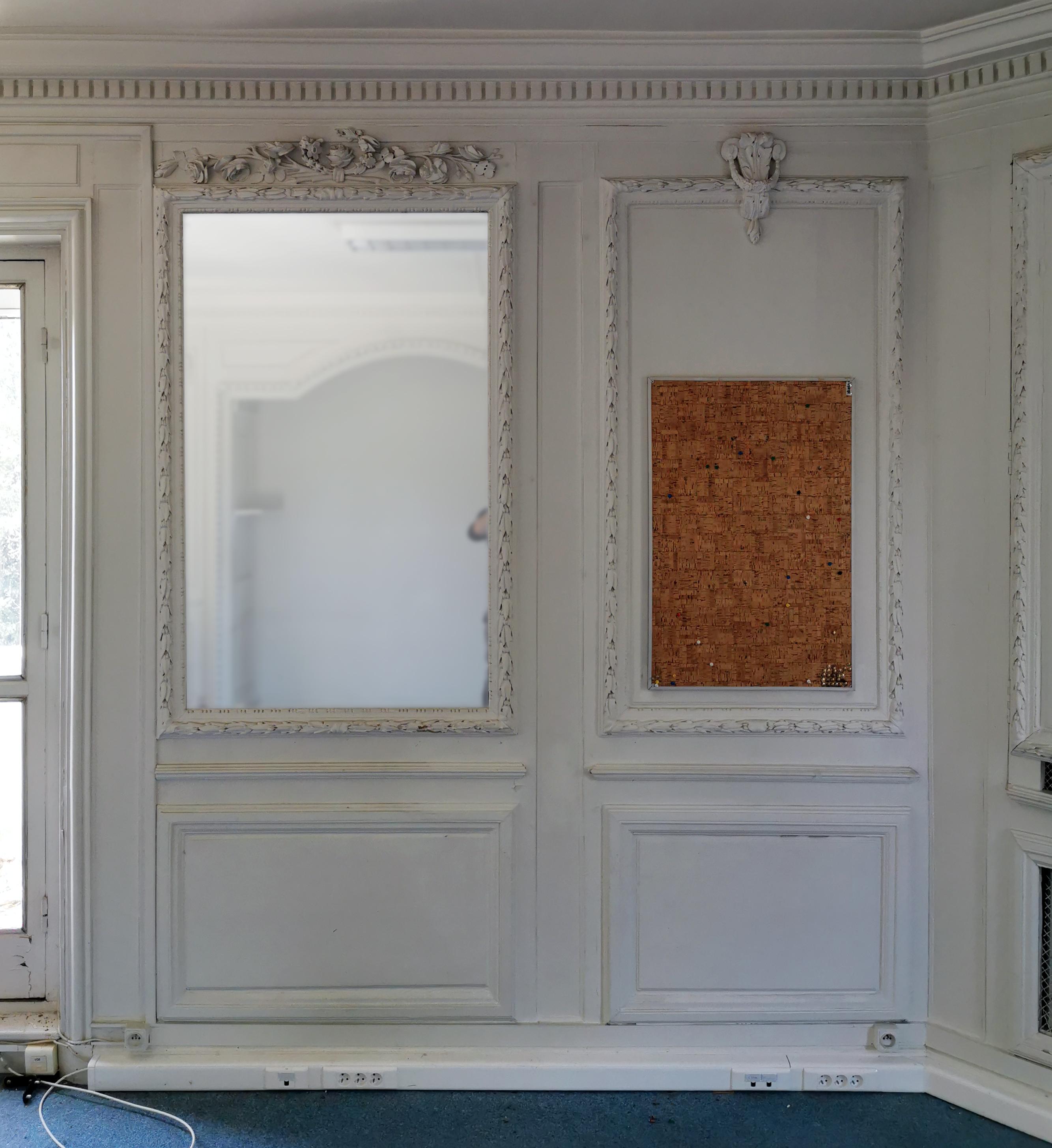 Ein getäfeltes Zimmer mit neoklassizistischem Dekor, Louis XVI.-Periode im Angebot 2