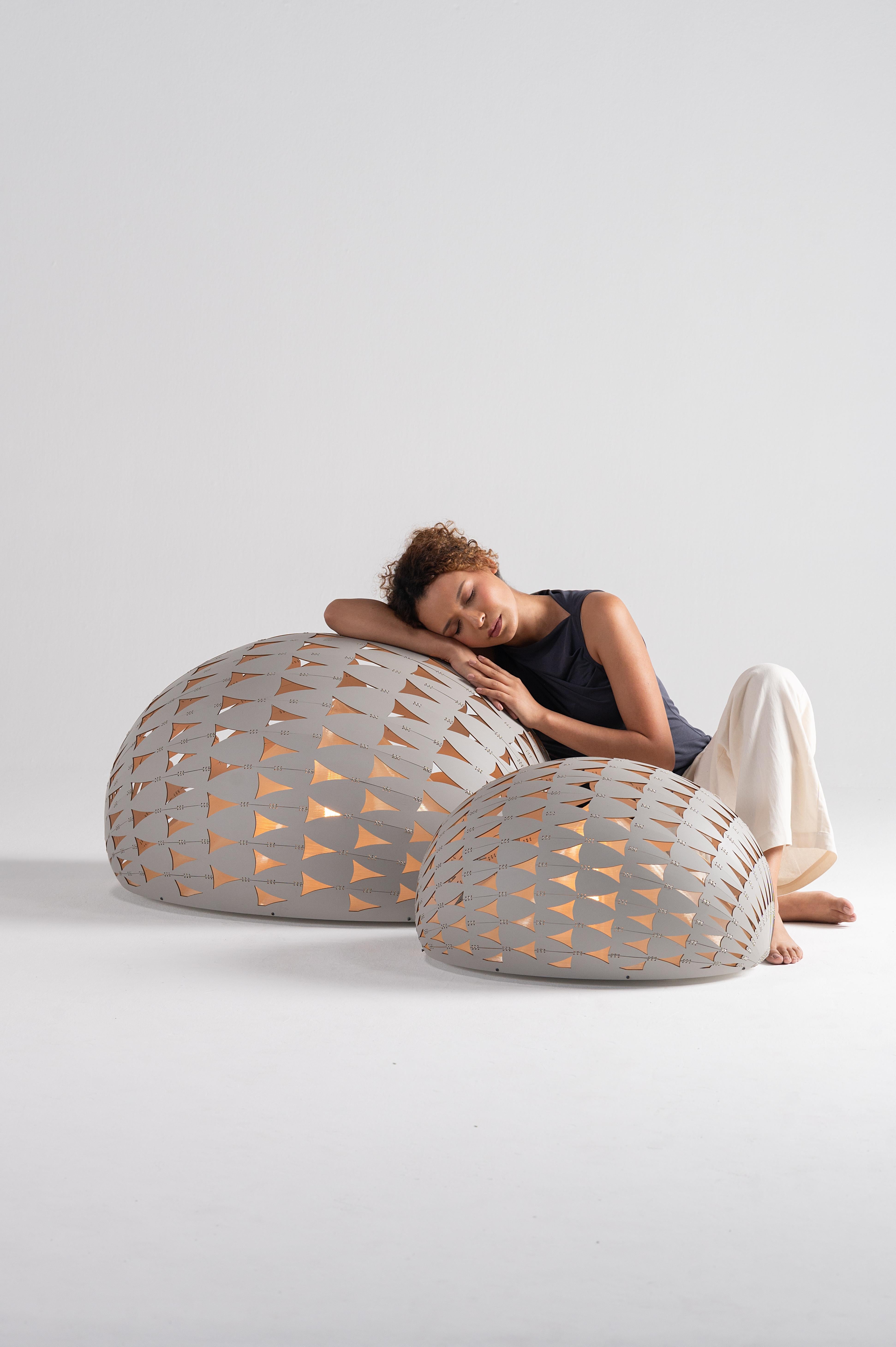Guatemalteco Panelitos Armadillo Medium di Piegatto,  una lampada scultorea contemporanea in vendita