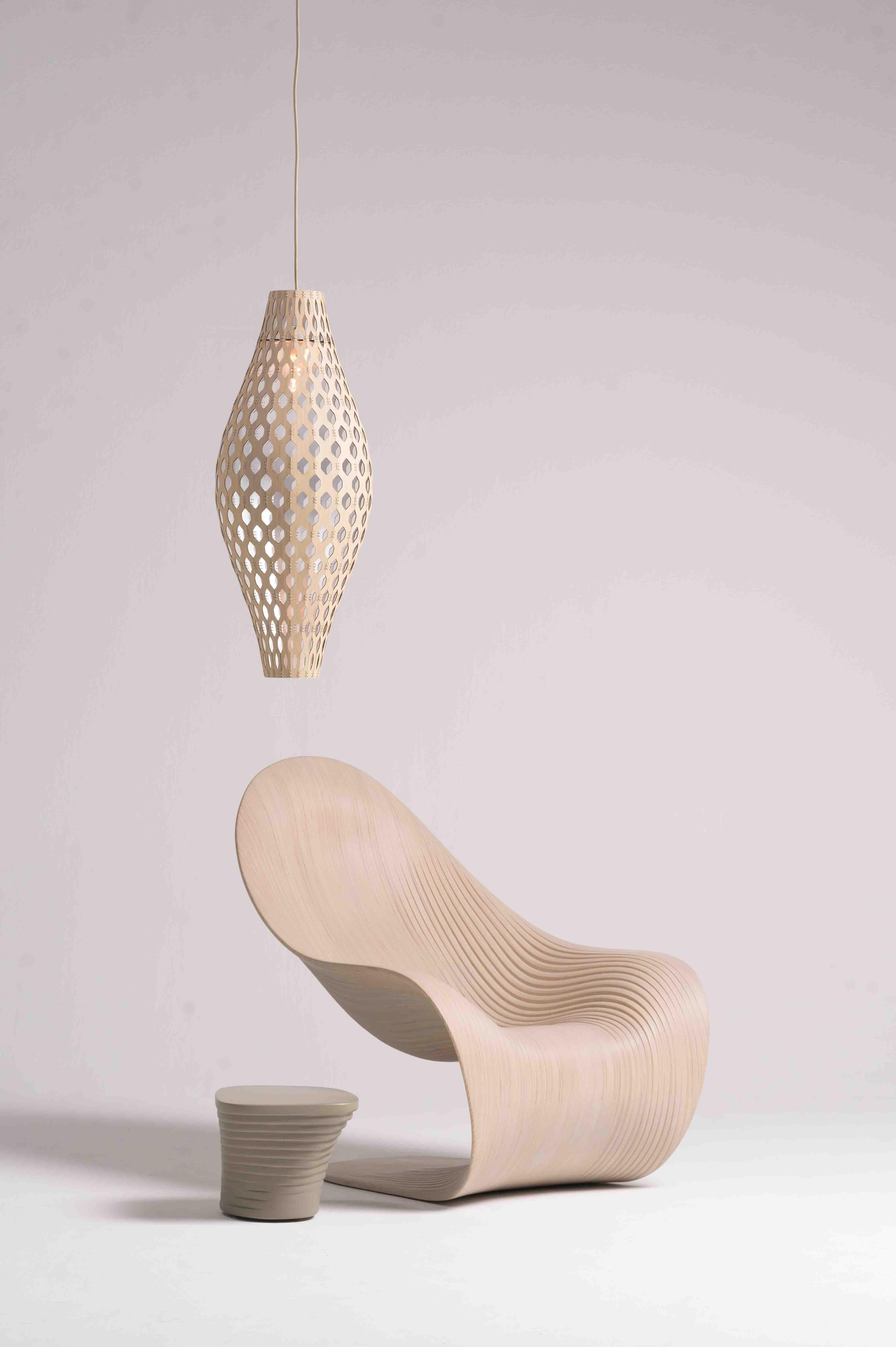 Falegnameria Panelitos Batz di Piegatto, una lampada da soffitto scultorea in vendita