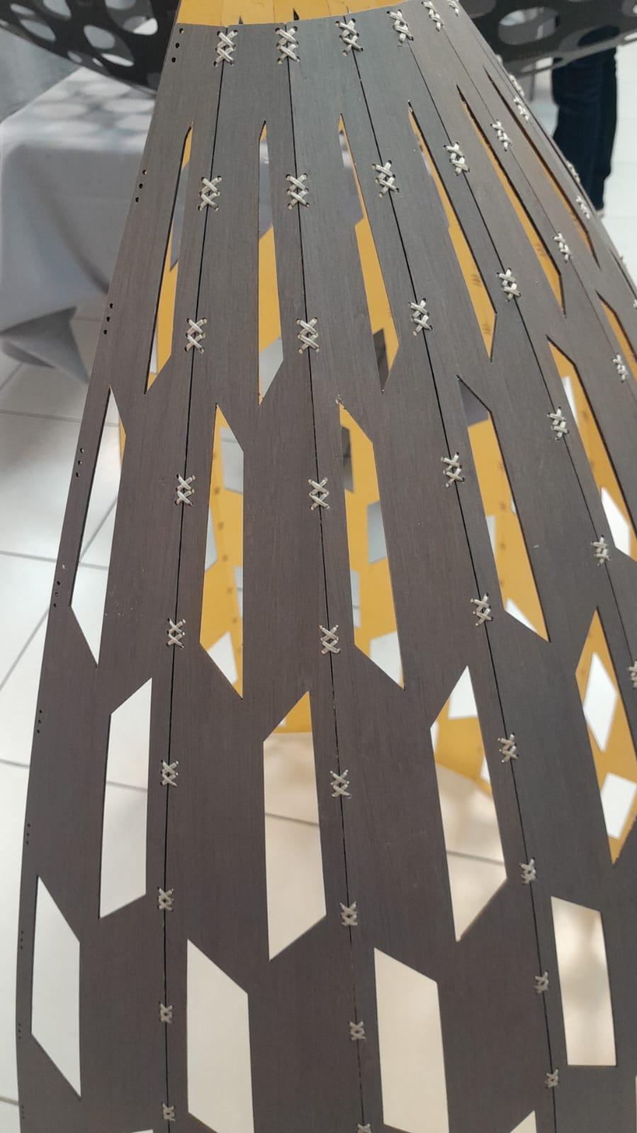 Tessuto a mano Panelitos CAP XLarge di Piegatto, una lampada da soffitto scultorea in vendita