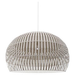 Panelitos Cipolla Medium Cold Grey di Piegatto, una lampada scultorea contemporanea