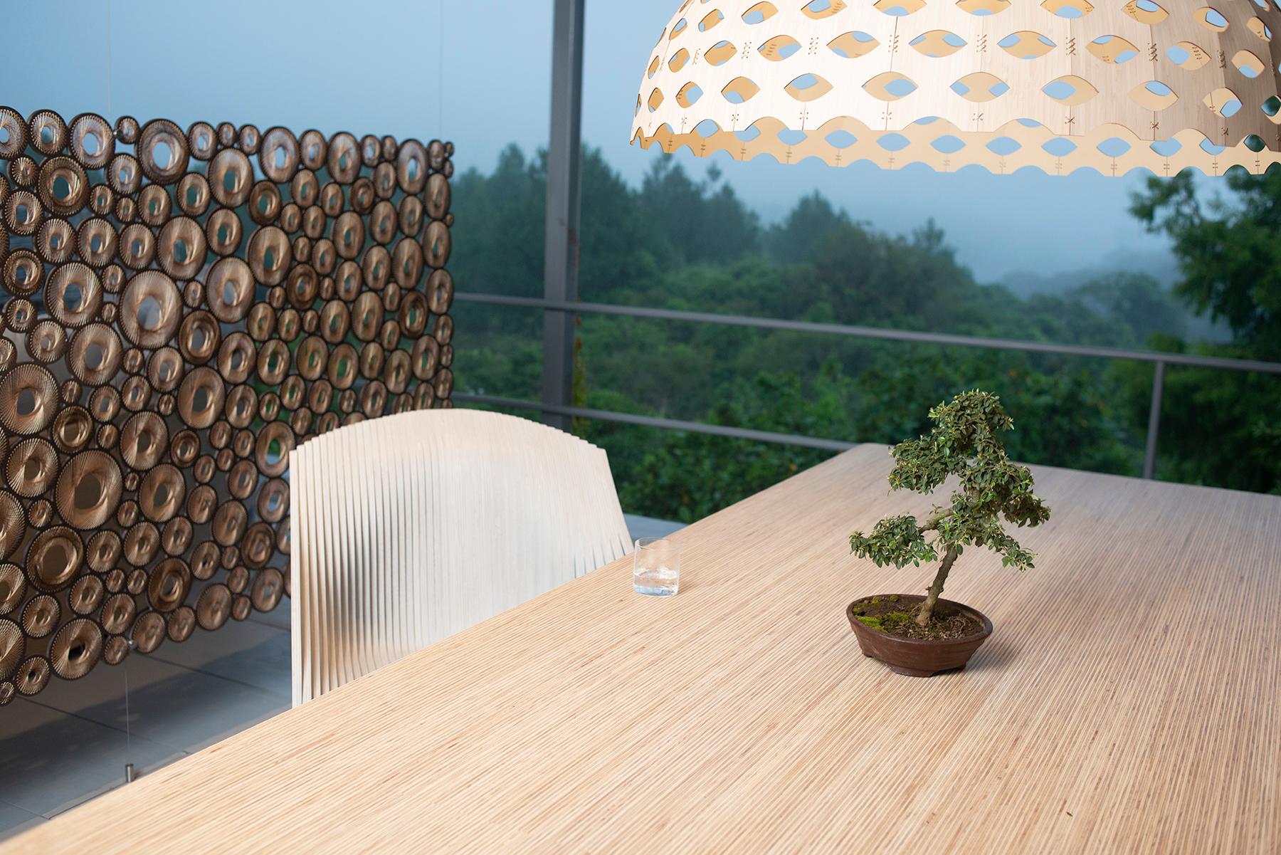 Travail du bois Lampe à dôme Panelitos de Piegatto, une lampe sculpturale contemporaine en vente
