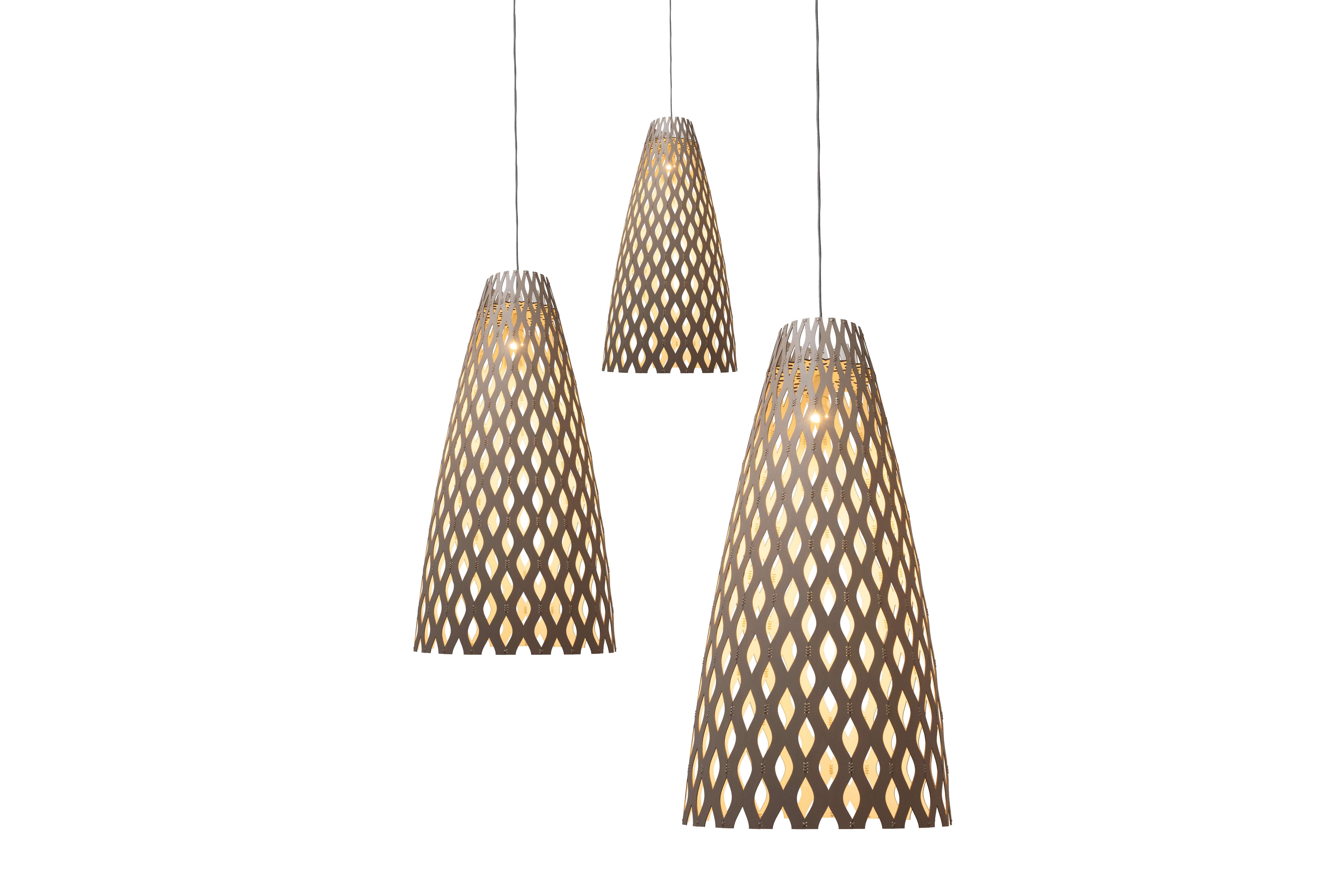 Altre specifiche: 
- 30 impiallacciature di bambù intrecciate a mano con fili di seta e cotone. 
-Cavo di stoffa color kakhi
- Colore: il colore di questa lampada può essere personalizzato: colore interno ed esterno 
- Questa lampada è super leggera