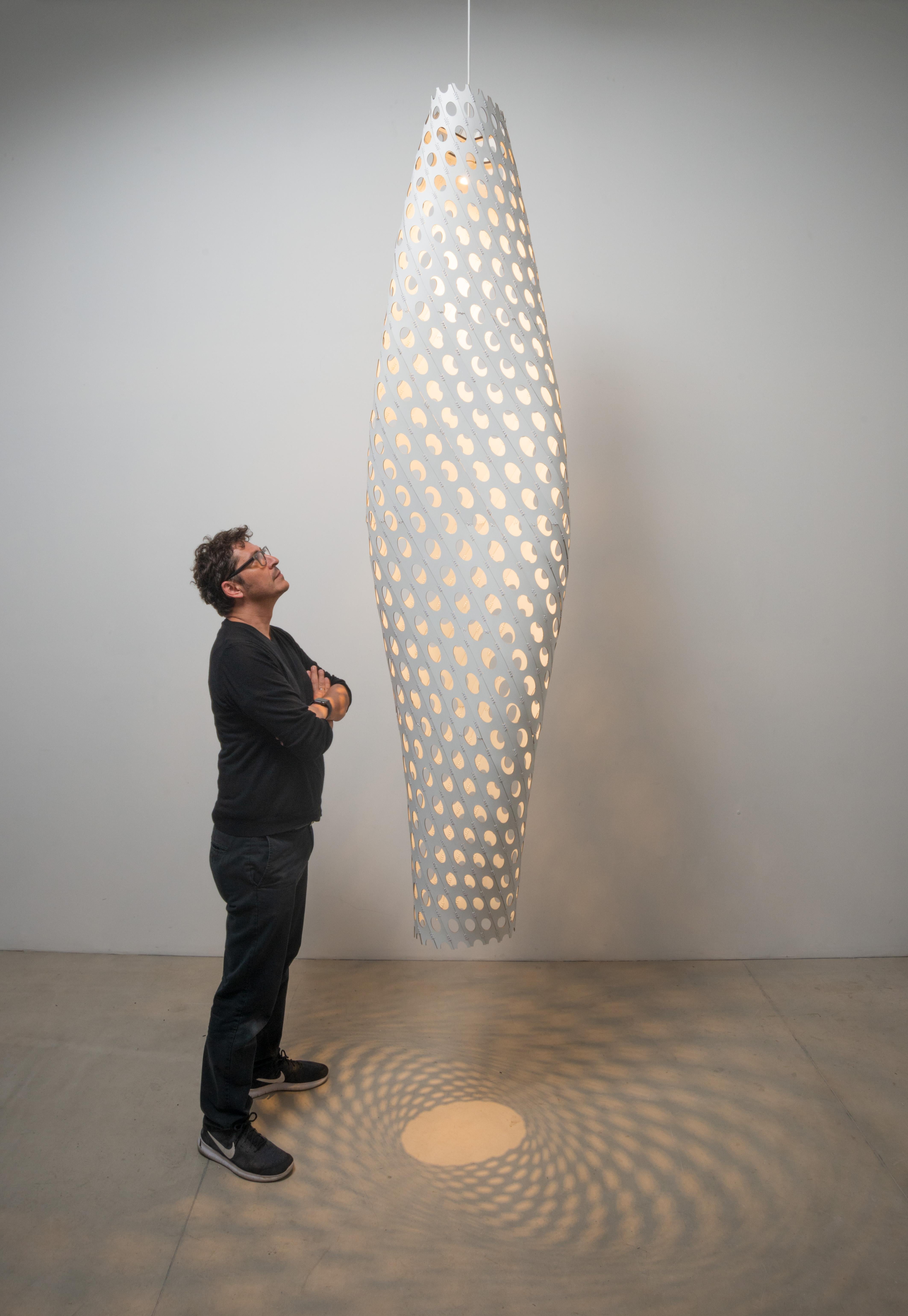 Panelitos Twisted di Piegatto, una lampada da soffitto scultorea contemporanea In condizioni Nuovo in vendita a Guatemala, GU