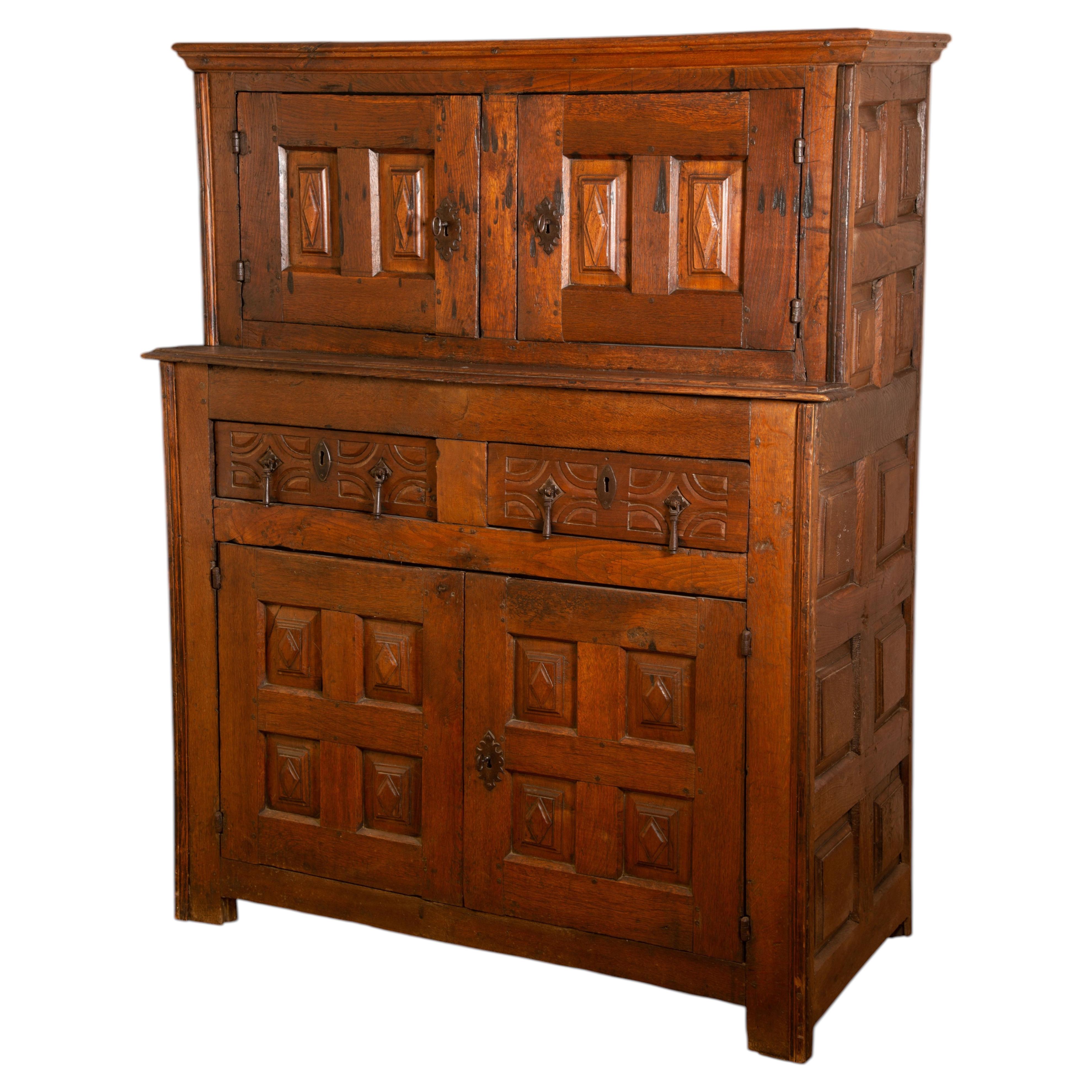 Panelled cabinet. Oak wood, iron. Navarre, 17th century. For Sale