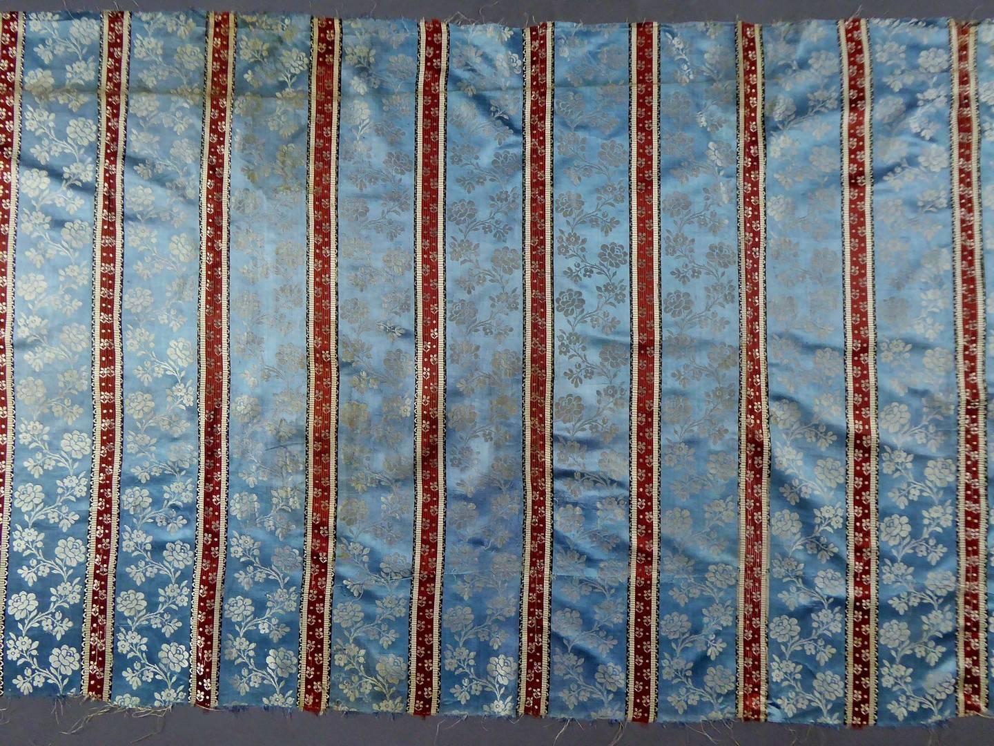 Panels in blue damask silk lampas - France 18th century 5