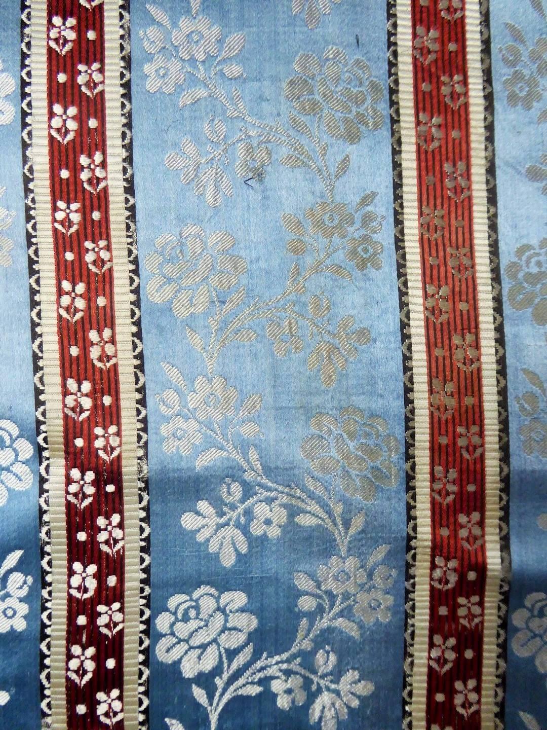 Panels in blue damask silk lampas - France 18th century In Excellent Condition In Toulon, FR