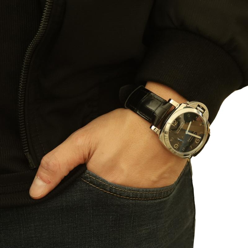 Prezzo al dettaglio: $8800

Marchio: Panerai
Model: 1950 Luminor Marina
Model No: PAM01359
Movimento: Automatico
Numero di gioielli: 31
Garanzia: Un anno
Fabbricante del movimento: Svizzero
Colore del quadrante: nero

Contenuto metallico: Acciaio